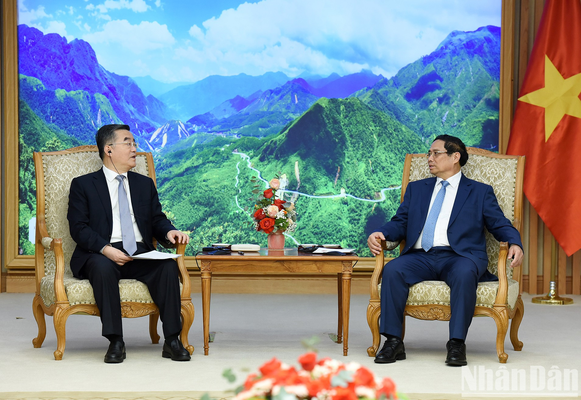 Minh Chinh recibe al dirigente chino. Minh Chinh recibe al dirigente chino.