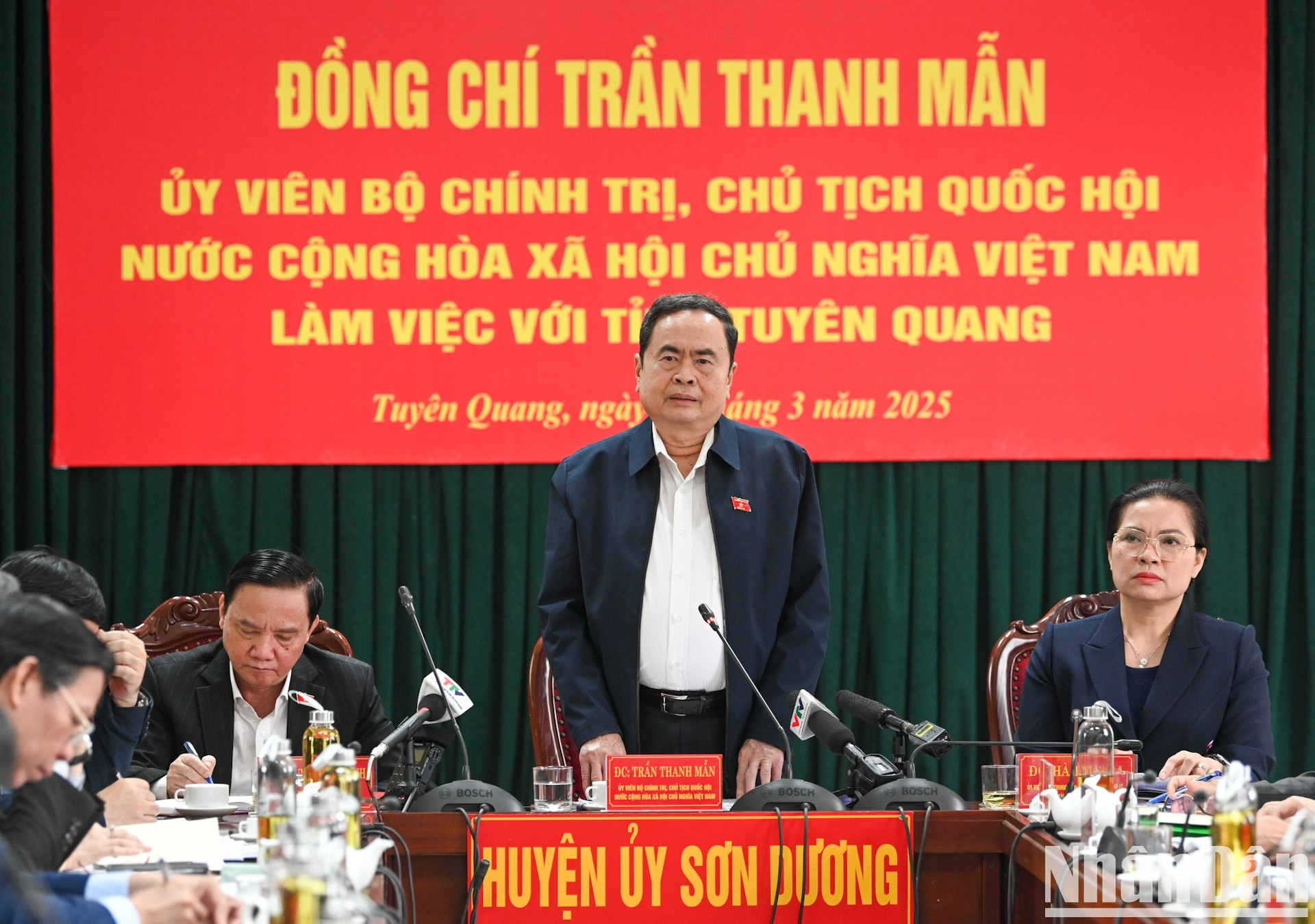 El presidente de la Asamblea Nacional vietnamita, Tran Thanh Man, pronuncia un discurso. El presidente de la Asamblea Nacional vietnamita, Tran Thanh Man, pronuncia un discurso.