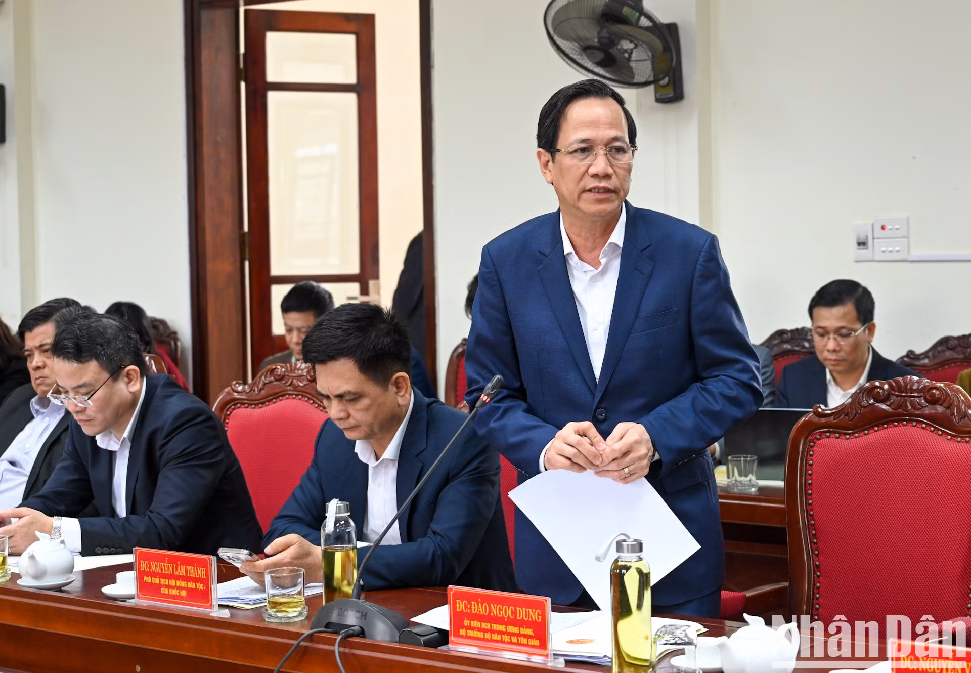 El ministro de Asuntos Étnicos y Religiosos, Dao Ngoc Dung, expresa su opinión.