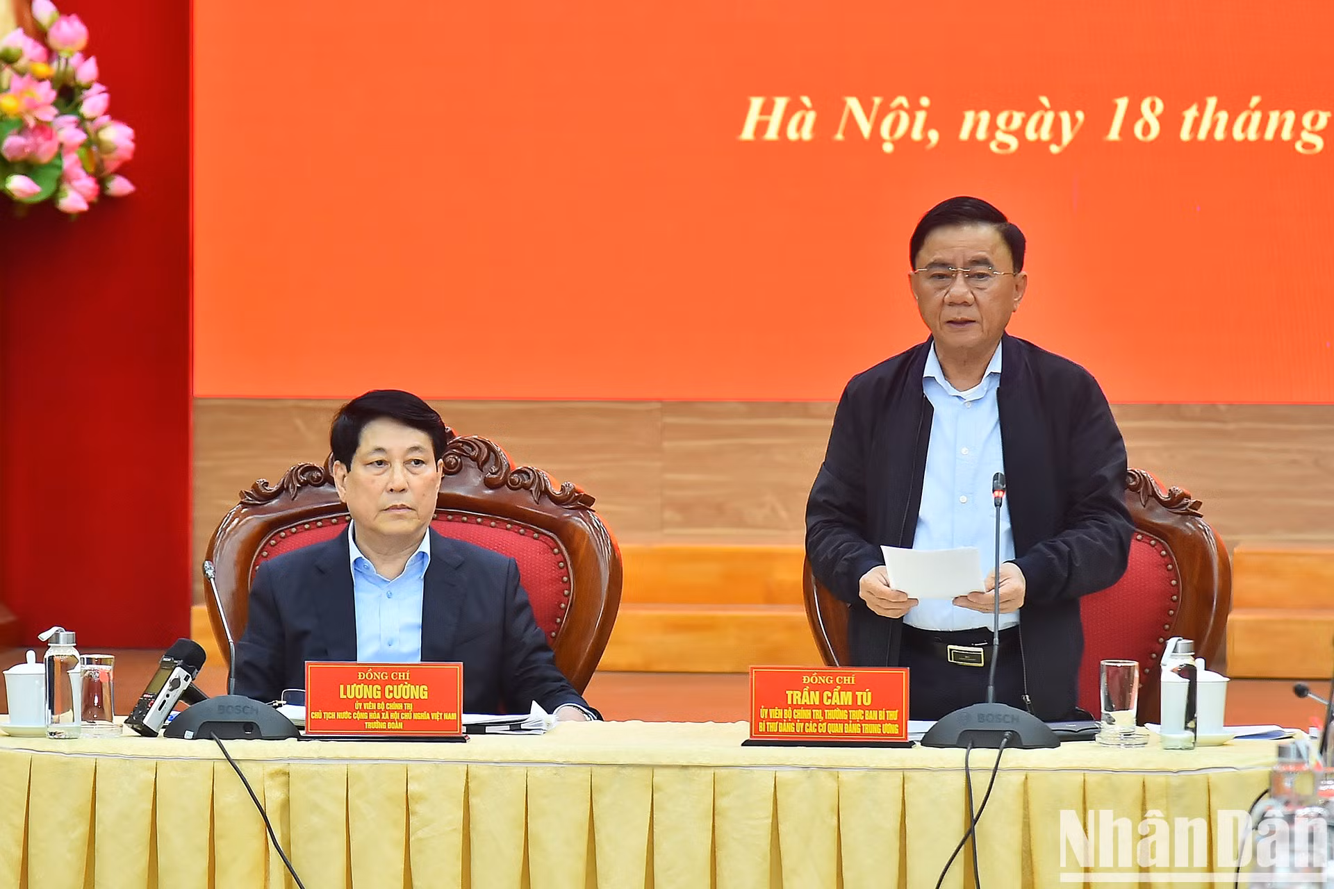 El miembro permanente del Secretariado del Comité Central del PCV, Tran Cam Tu, interviene en la cita.