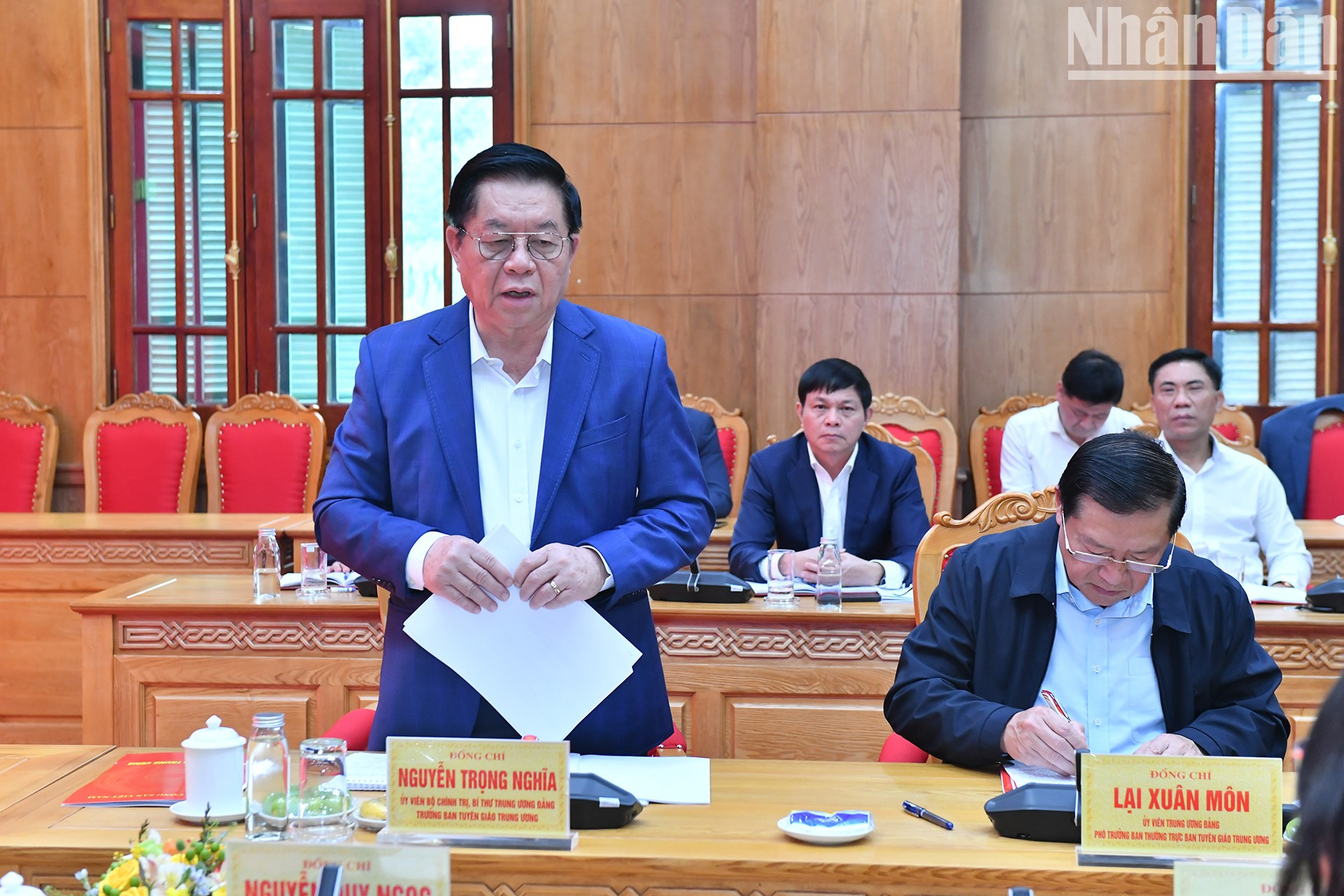 Nguyen Trong Nghia, jefe del Comisión de Comunicación y Educación del Comité Central del PCV, interviene en la cita. Nguyen Trong Nghia, jefe del Comisión de Comunicación y Educación del Comité Central del PCV, interviene en la cita.