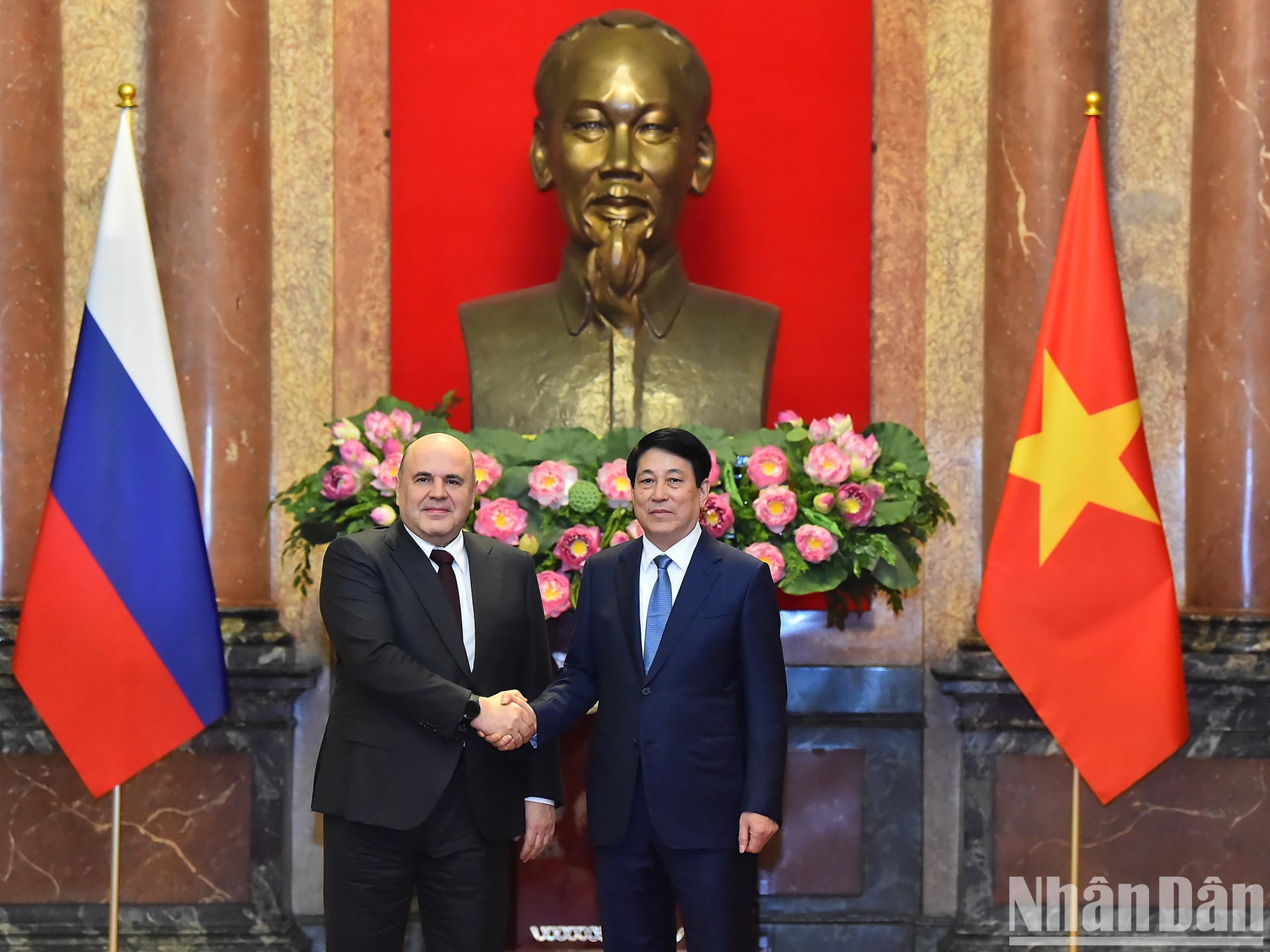 El presidente vietnamita, Luong Cuong, y el primer ministro de Rusia, Mijail Vladimirovich Mishustin, en la cita.