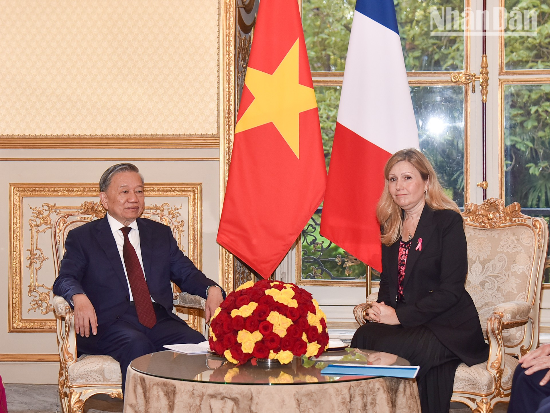 El secretario general del PCV y presidente de Vietnam, To Lam, y la presidenta del Parlamento francés, Yaël Braun-Pivet.