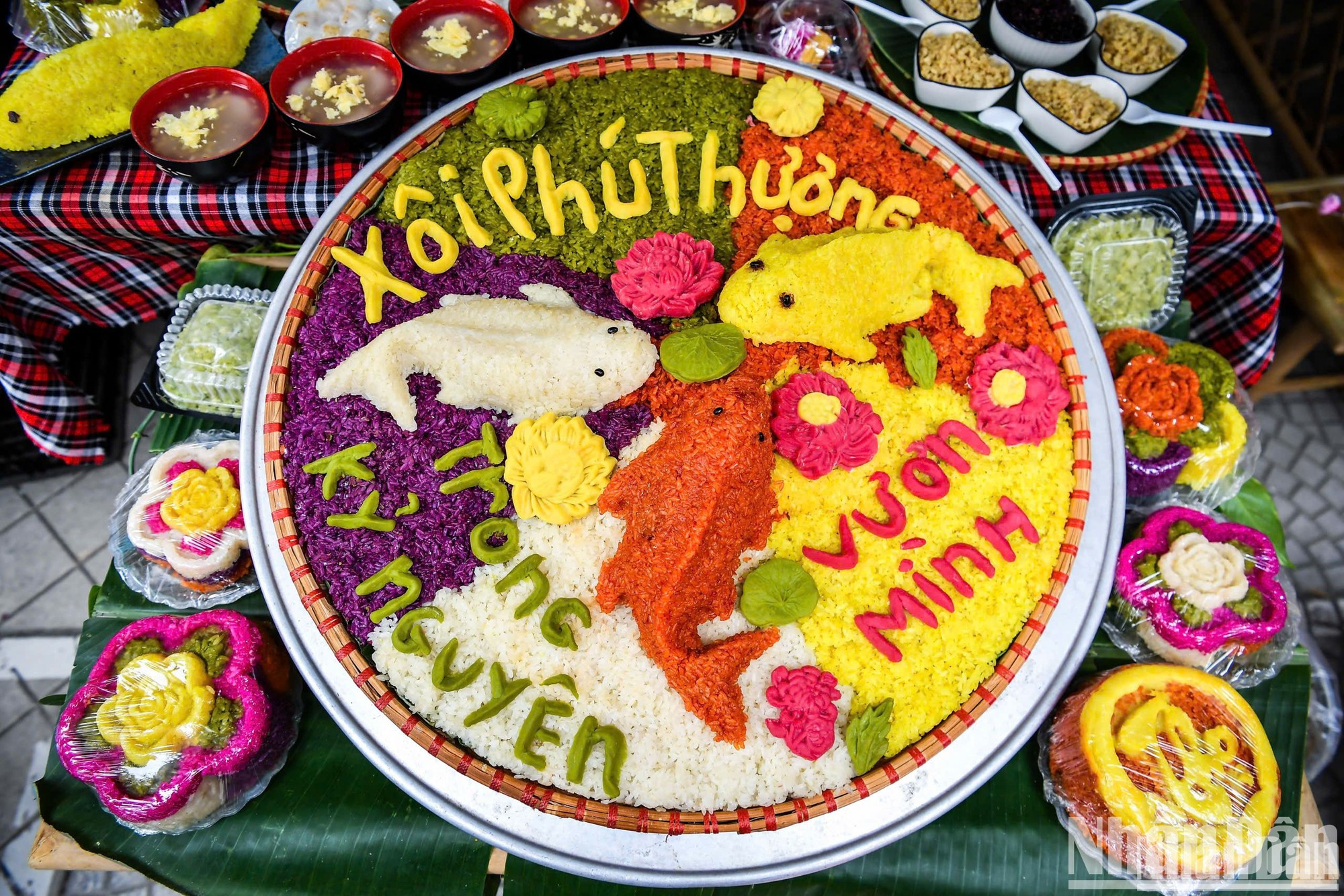 El arroz glutinoso al vapor de Phu Thuong en la era del engrandecimiento nacional: un mensaje significativo de los artesanos del grupo 6 en la edición de este año. El arroz glutinoso al vapor de Phu Thuong en la era del engrandecimiento nacional: un mensaje significativo de los artesanos del grupo 6 en la edición de este año.