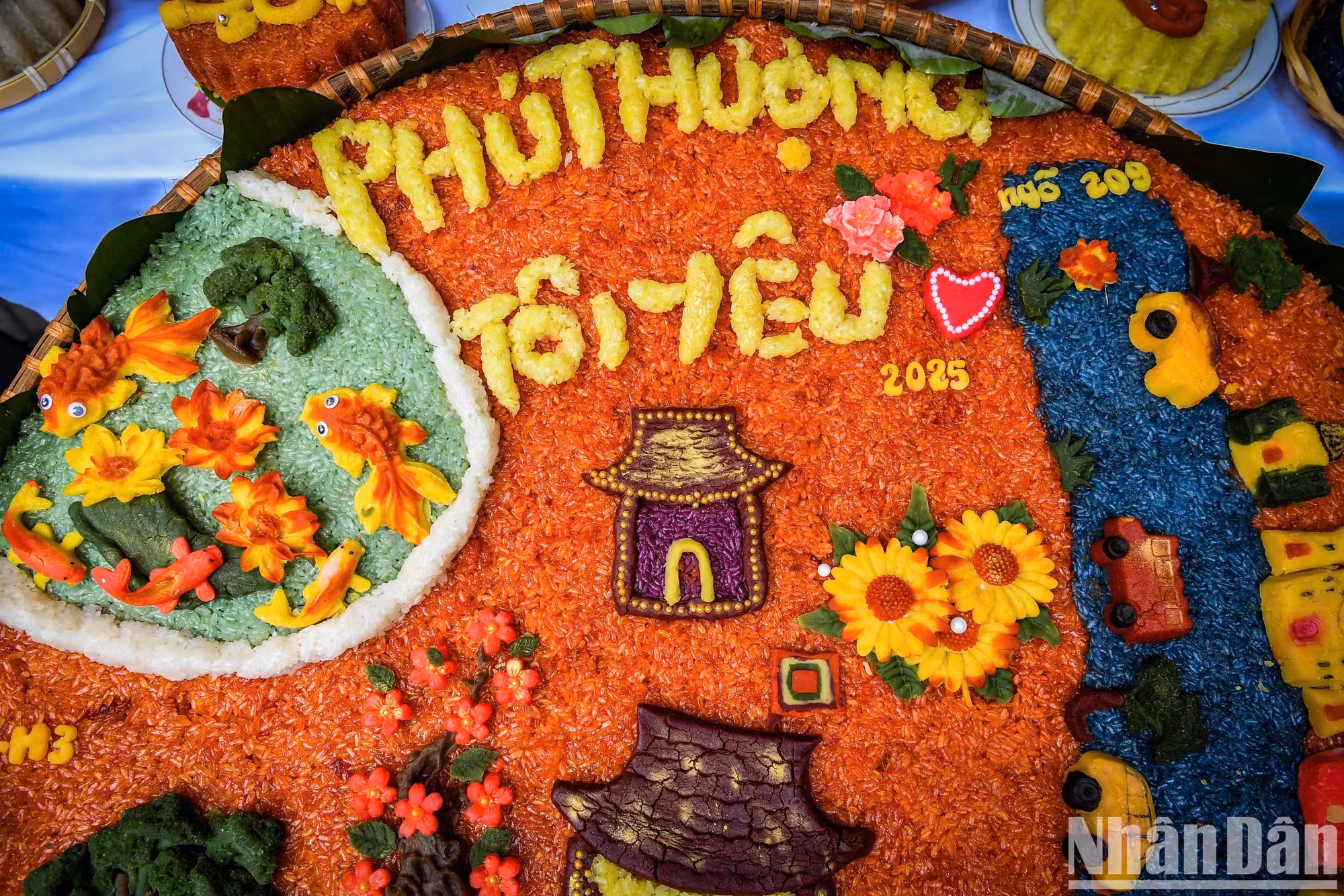 El "Xôi" también se convierte en un mapa en miniatura de la antigua aldea Ga, en el río Nhi Ha.