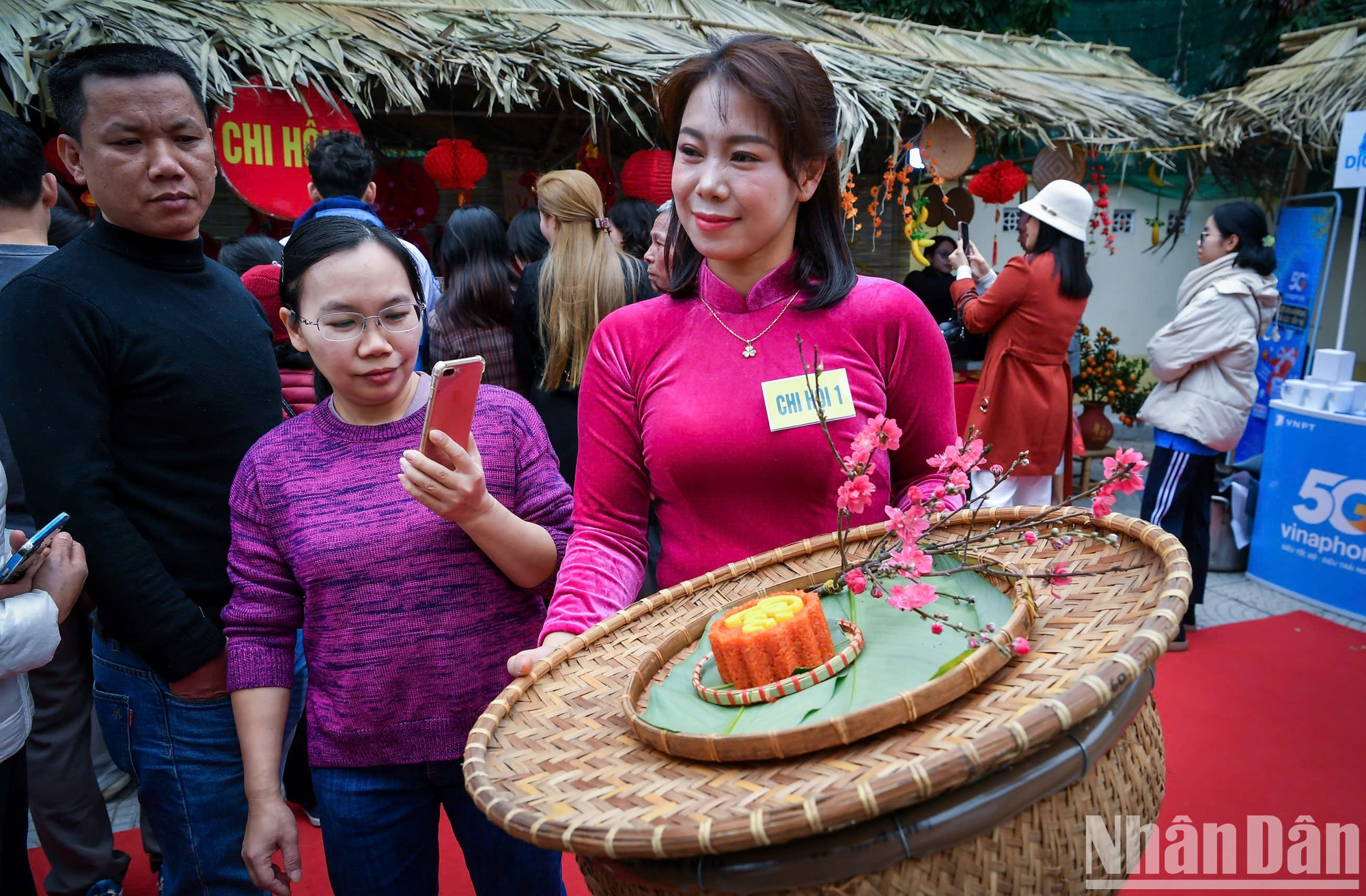 La alegría de los aldeanos de Phu Thuong. La alegría de los aldeanos de Phu Thuong.