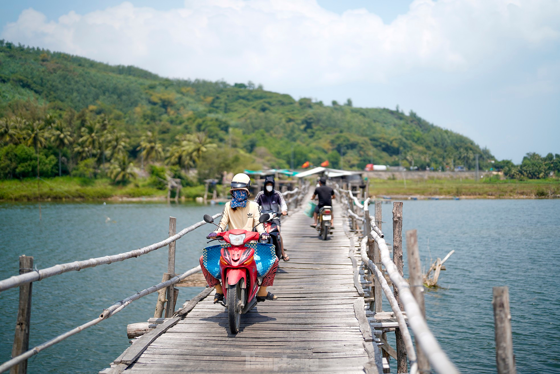 El puente comenzó a construirse en 1998 y requirió una inversión de más de 40 mil dólares.