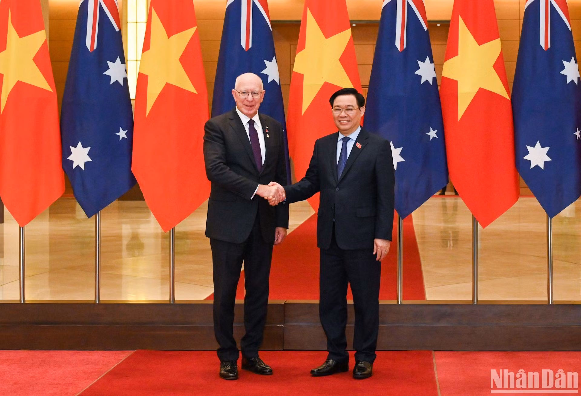 Dinh Hue, y David Hurley en la reunión.