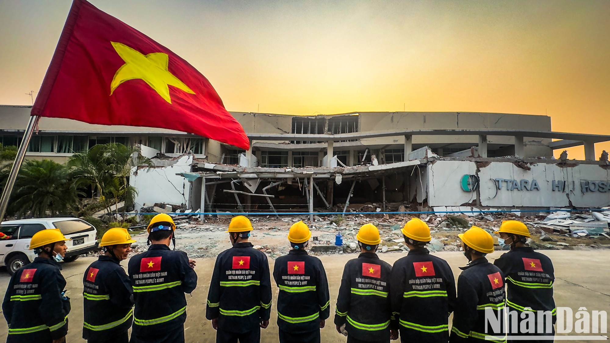 Las fuerzas de rescate vietnamitas han dejado una hermosa imagen en Myanmar y en el ámbito internacional después de este evento. Las fuerzas de rescate vietnamitas han dejado una hermosa imagen en Myanmar y en el ámbito internacional después de este evento.