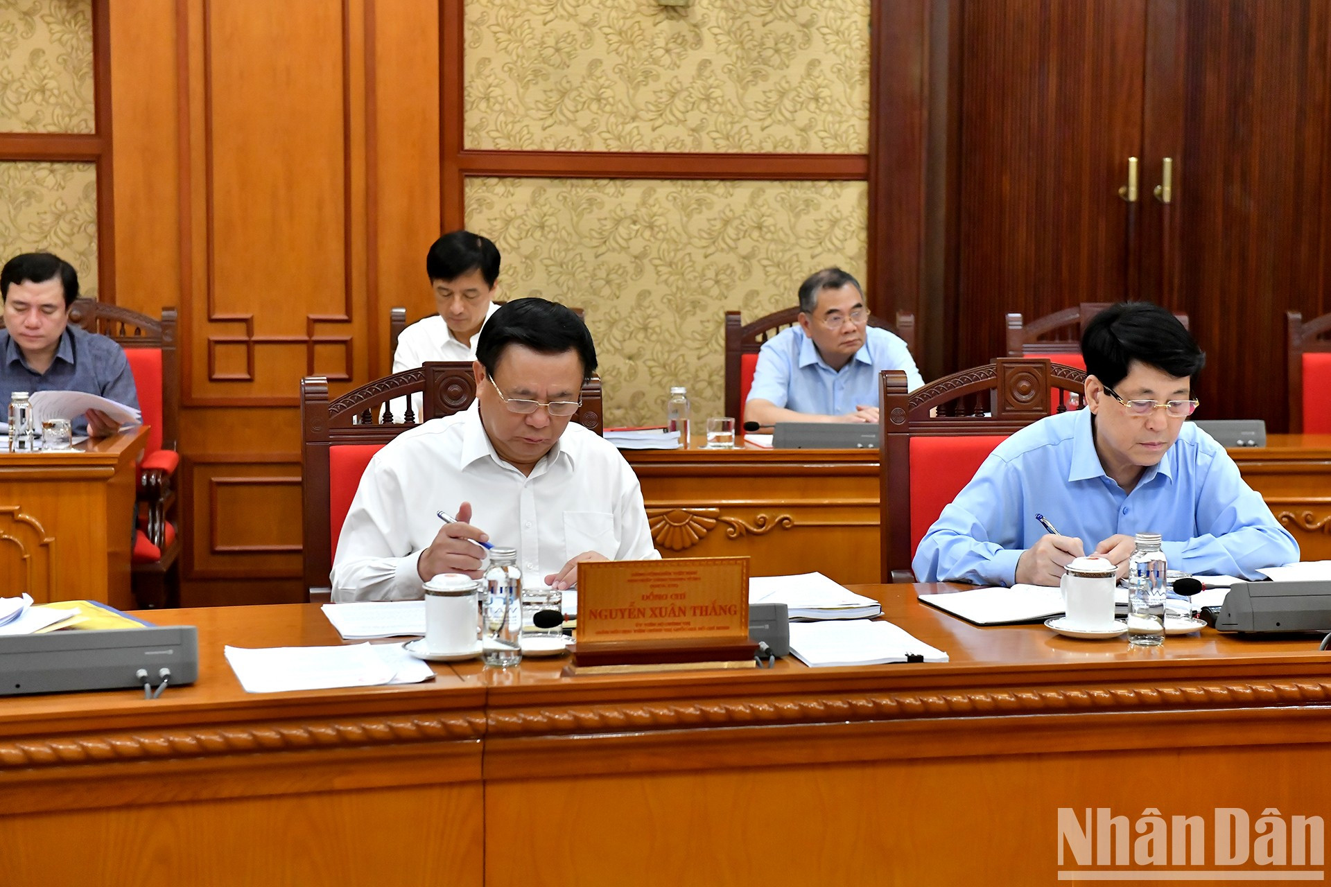 Altos funcionarios del Partido y del Estado.