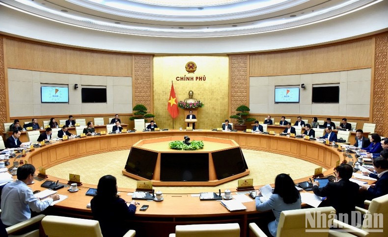 [Foto] Premier vietnamita preside reunión ordinaria del Gobierno de noviembre