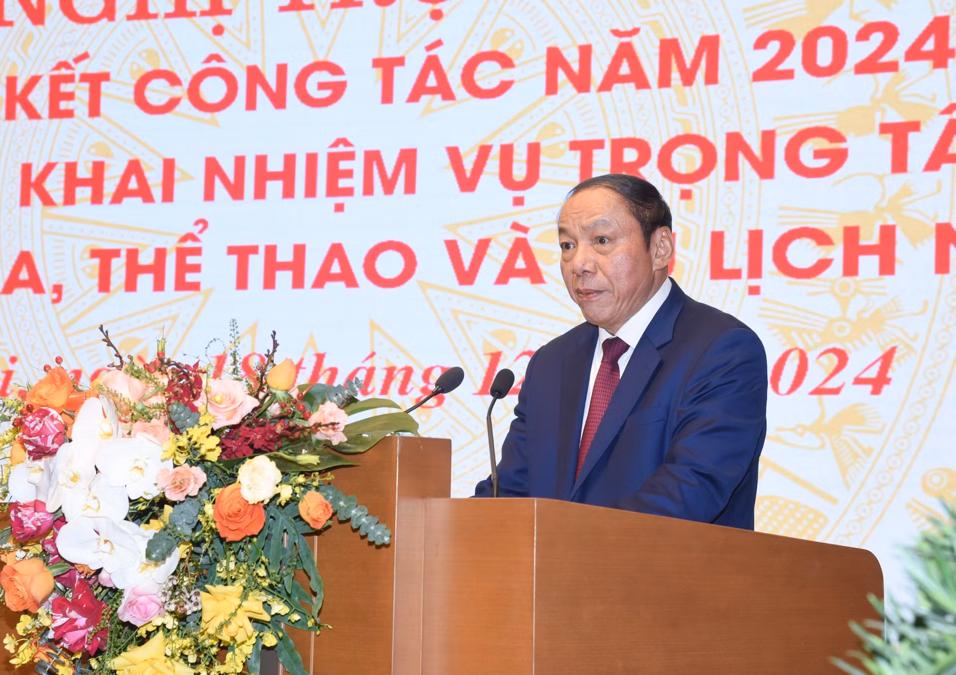 El ministro de Cultura, Deportes y Turismo, Nguyen Van Hung, habla en la cita.