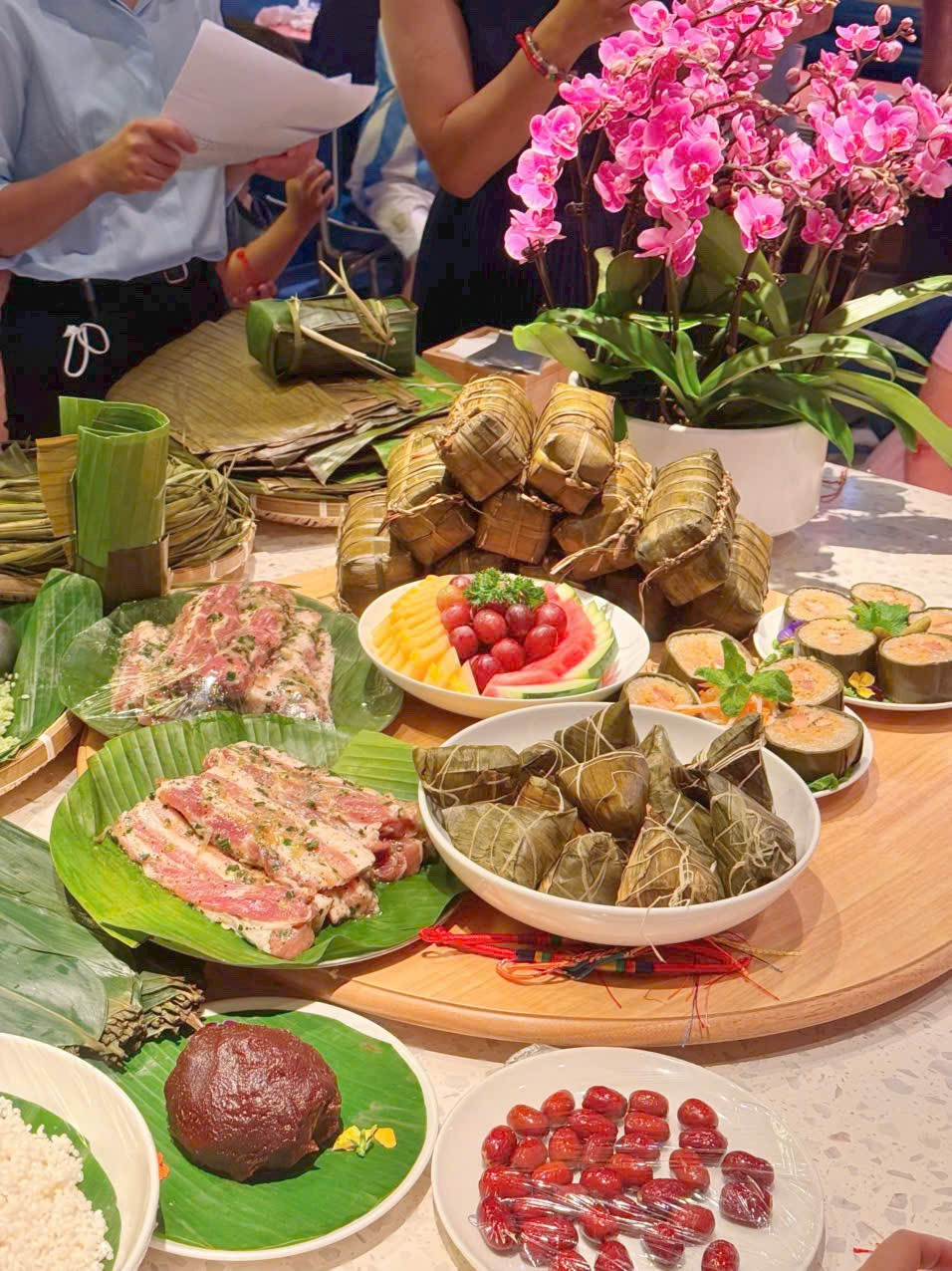 Ingredientes para elaborar “banh chung” y “banh u”. Ingredientes para elaborar “banh chung” y “banh u”.