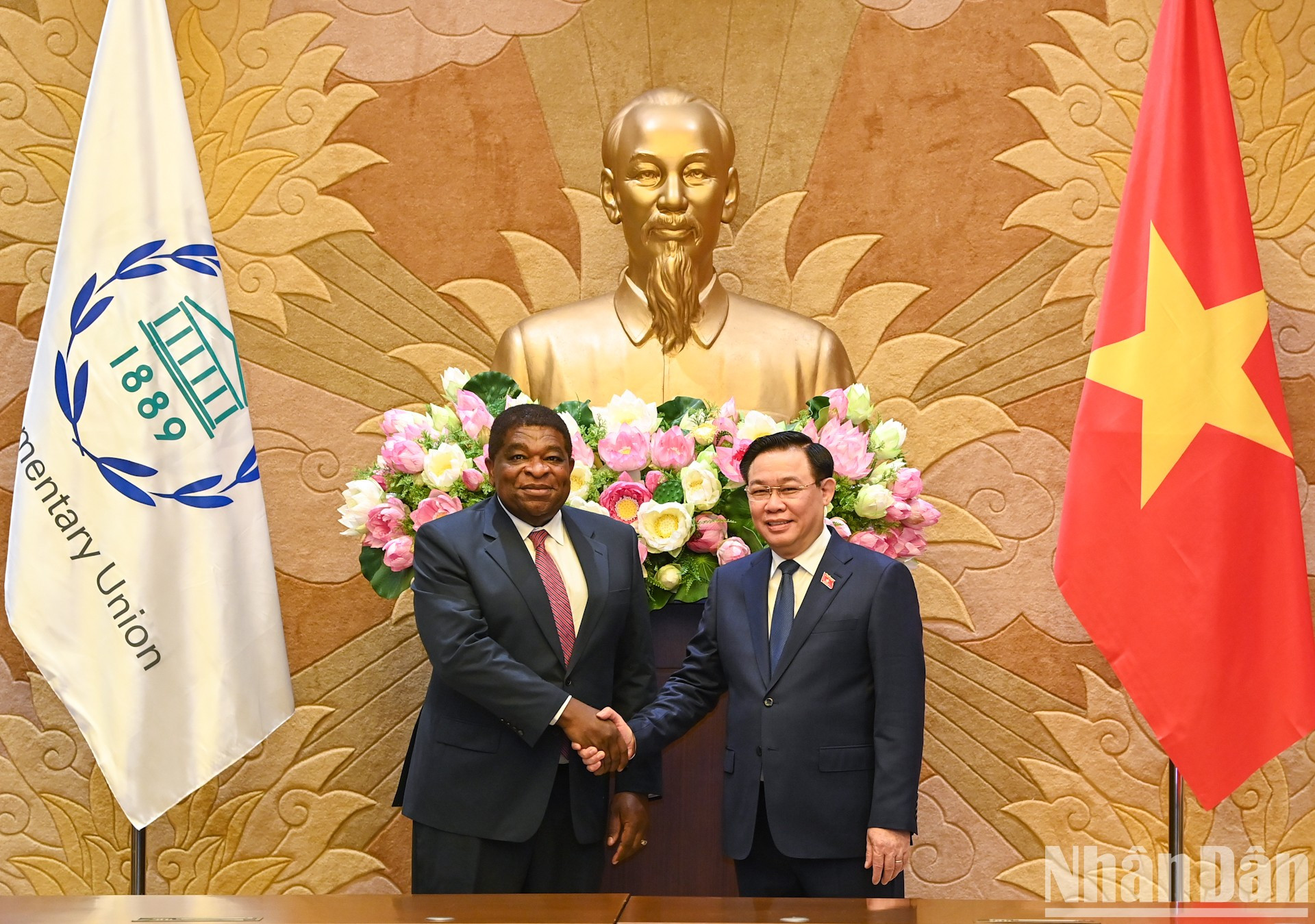 Máximo dirigente legislativo vietnamita recibe a dirigentes de Unión Interparlamentaria ảnh 2