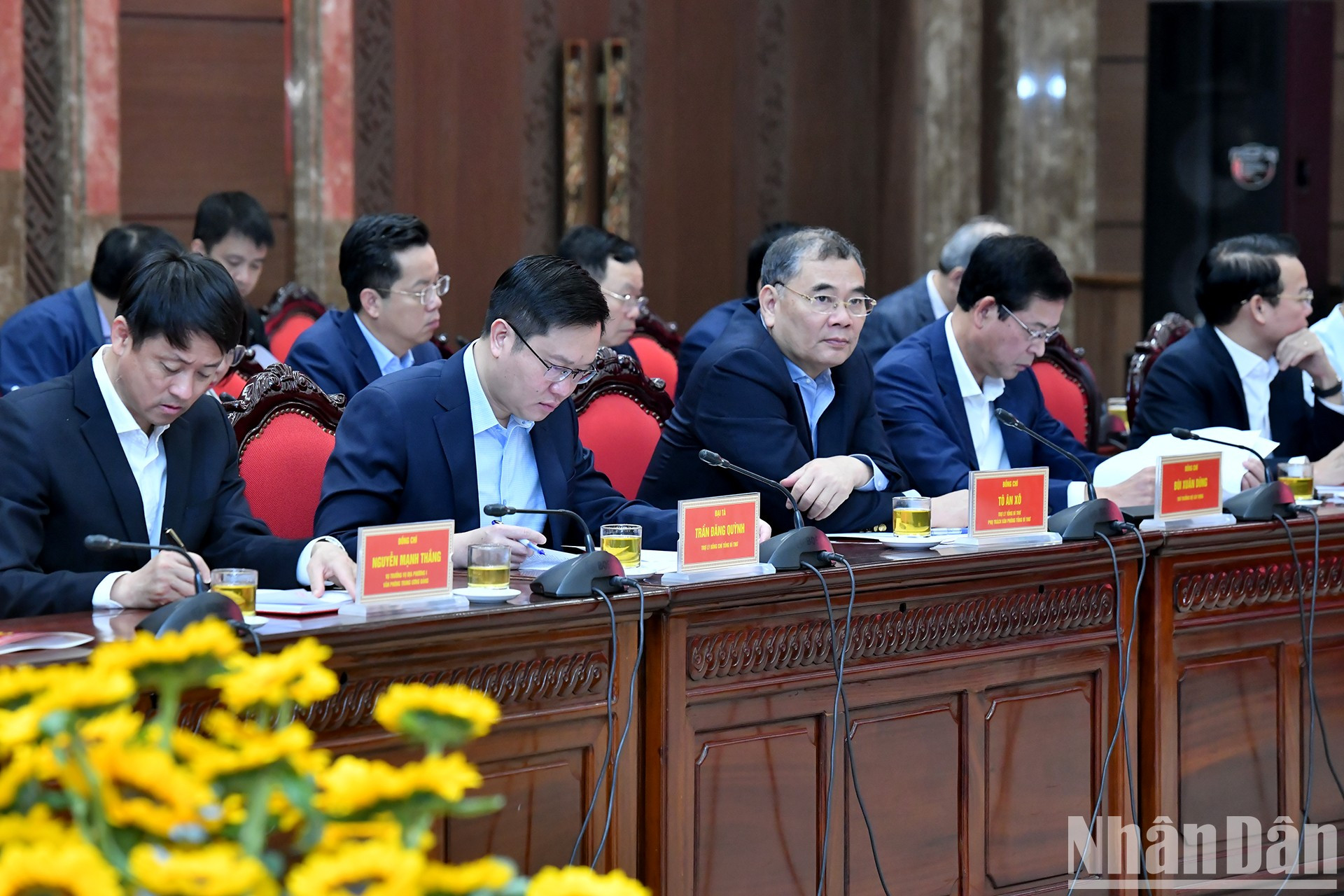 Los delegados en la reunión. Los delegados en la reunión.