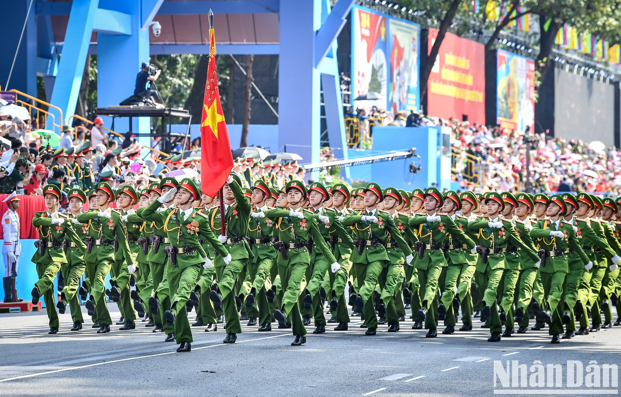 Los agentes de la Policía Popular. Los agentes de la Policía Popular.