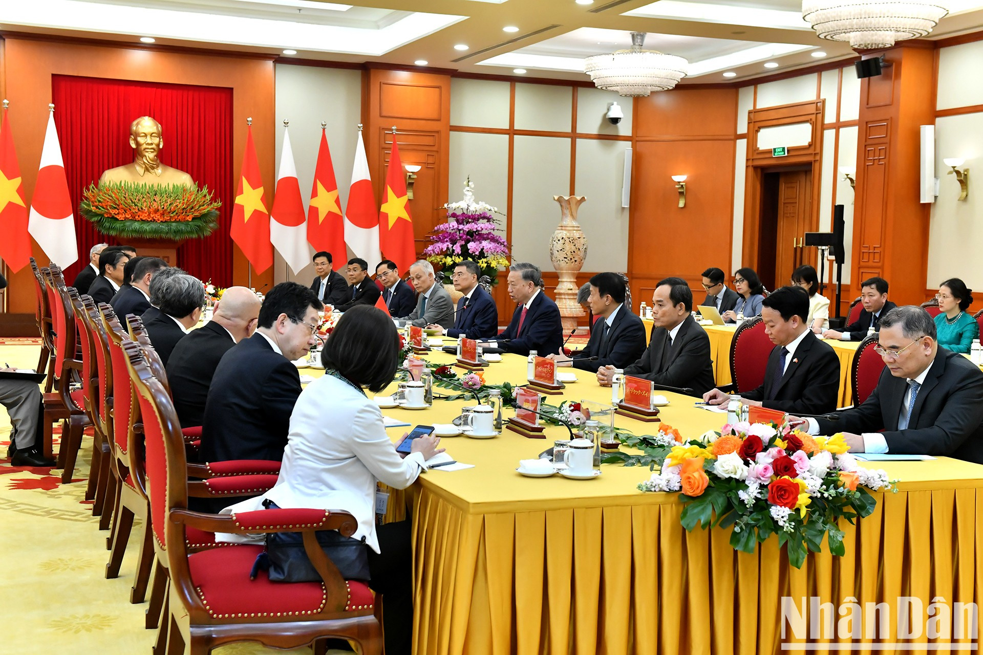 El secretario general del Partido Comunista de Vietnam, To Lam, y delegados vietnamitas. El secretario general del Partido Comunista de Vietnam, To Lam, y delegados vietnamitas.
