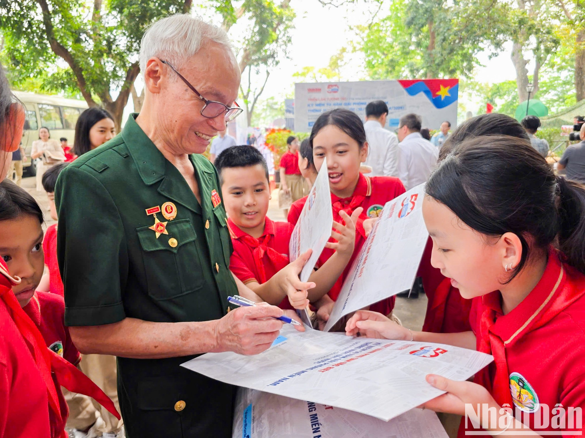 La exposición interactiva no solo ofrece una oportunidad para repasar la gloriosa historia, sino que también conecta generaciones.