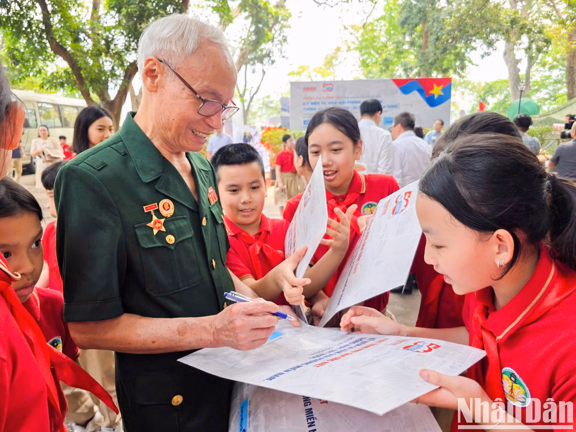 La exposición interactiva no solo ofrece una oportunidad para repasar la gloriosa historia, sino que también conecta generaciones.