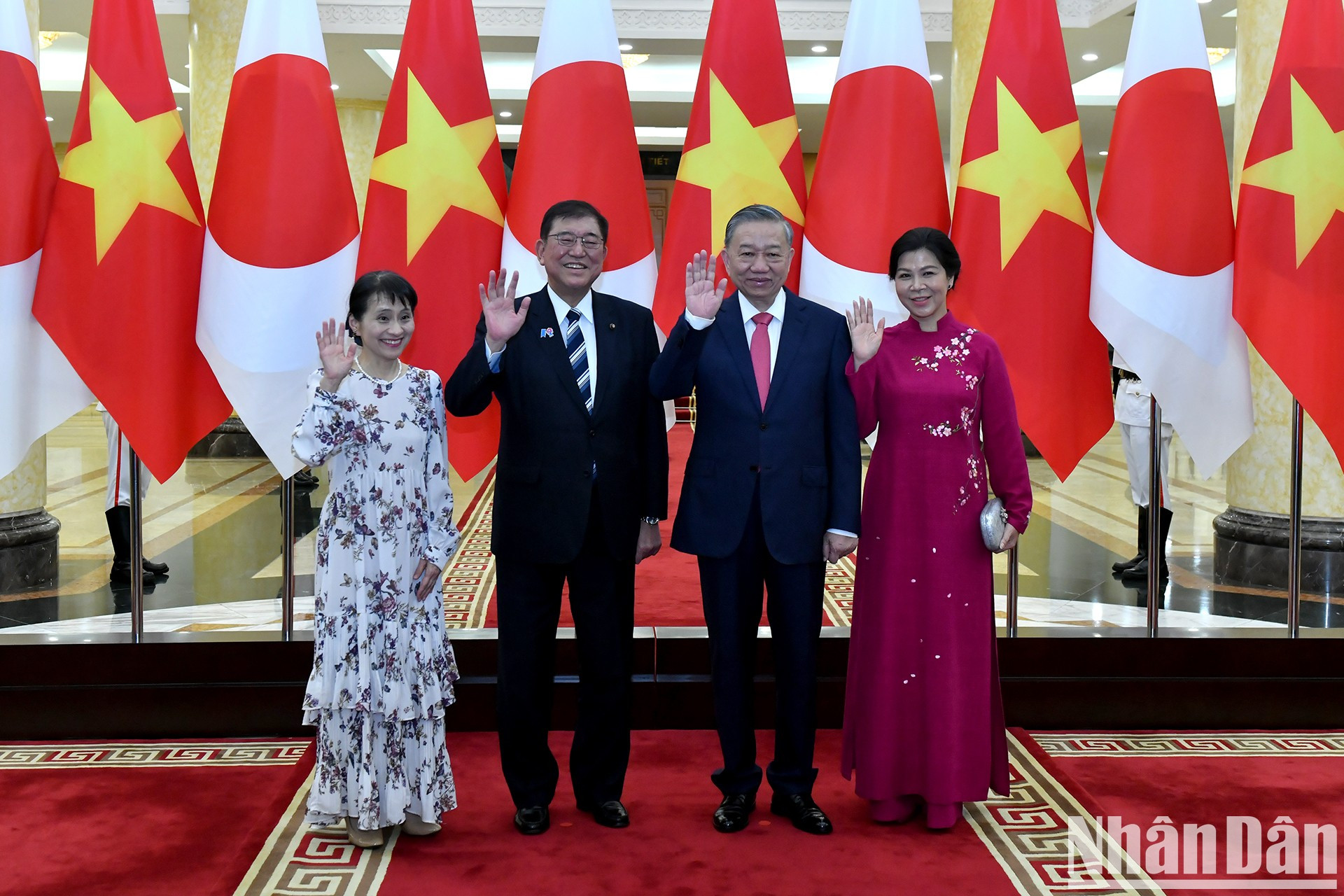 El secretario general del Partido Comunista de Vietnam, To Lam, y el primer ministro japonés, Ishiba Shigeru, y sus esposas. El secretario general del Partido Comunista de Vietnam, To Lam, y el primer ministro japonés, Ishiba Shigeru, y sus esposas.