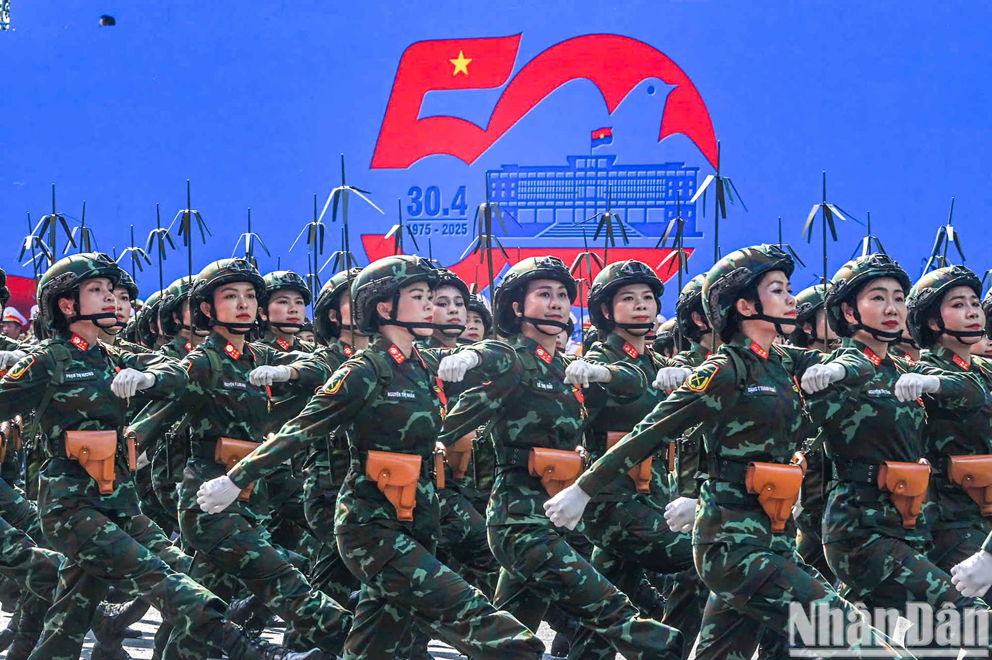 [Foto] Magnífico ensayo de desfile por 50º aniversario de Reunificación Nacional
