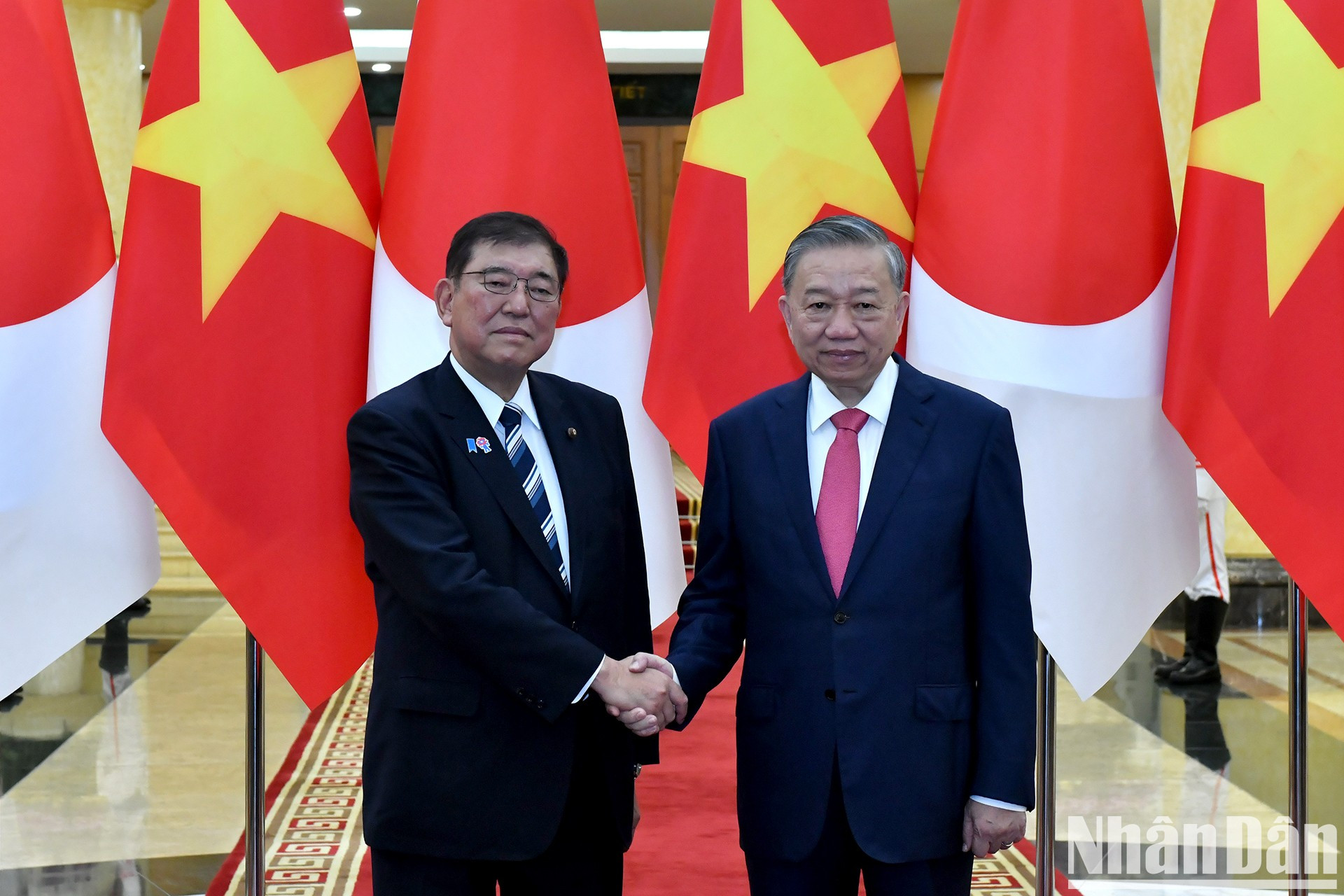 El secretario general del Partido Comunista de Vietnam, To Lam, y el primer ministro japonés, Ishiba Shigeru. El secretario general del Partido Comunista de Vietnam, To Lam, y el primer ministro japonés, Ishiba Shigeru.