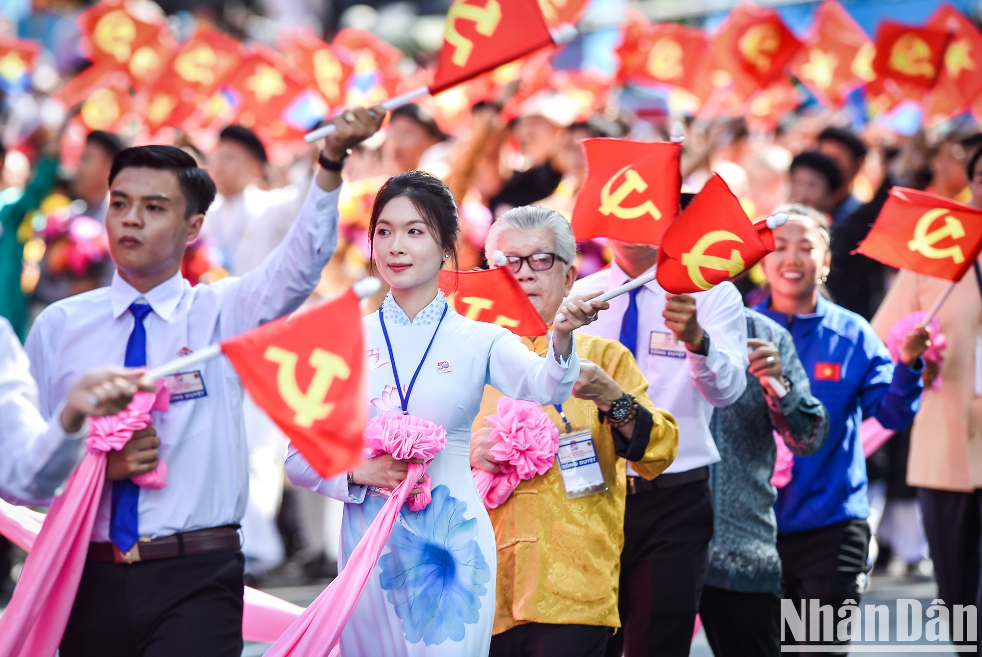 El ensayo tiene lugar la mañana del 27 de abril en la avenida Le Duan con la participación de unas 13 mil personas. El ensayo tiene lugar la mañana del 27 de abril en la avenida Le Duan con la participación de unas 13 mil personas.
