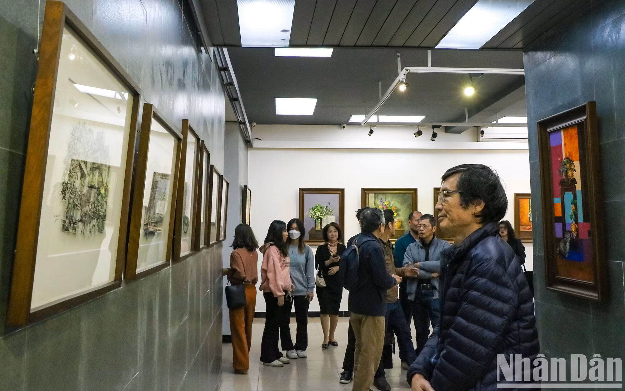 Visitantes a la exposición.