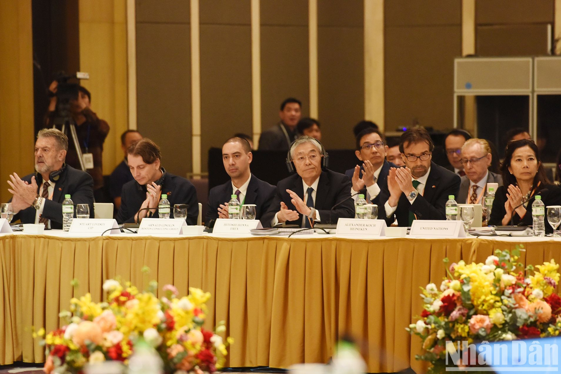 Representantes de misiones diplomáticas, organismos internacionales, asociaciones, empresas de IED (inversión extranjera directa) y expertos económicos.