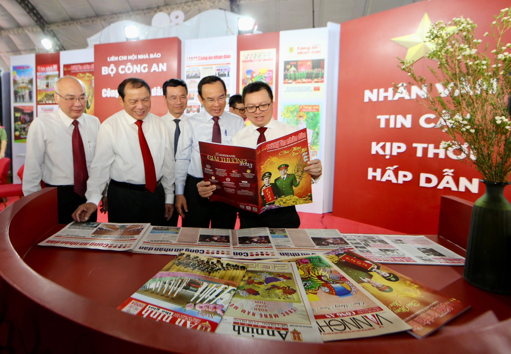 La exposición los medios de prensa de la Policía. La exposición los medios de prensa de la Policía.