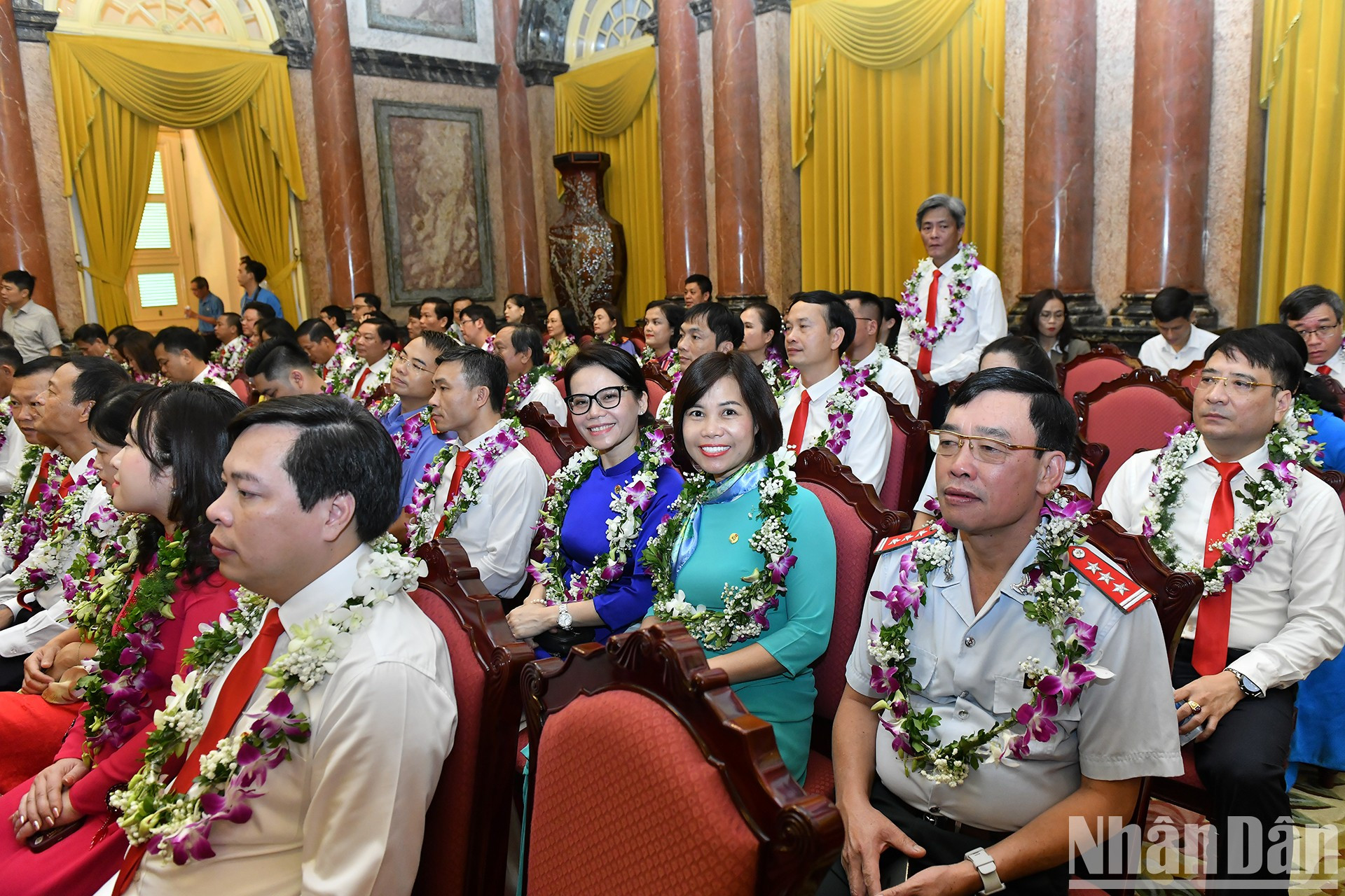 Los asistentes a la reunión. Los asistentes a la reunión.
