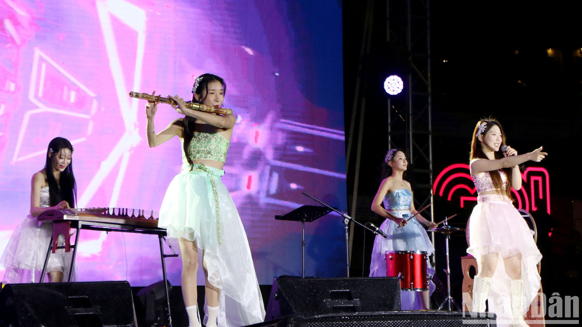 Actuación de la banda surcoreana Queen.