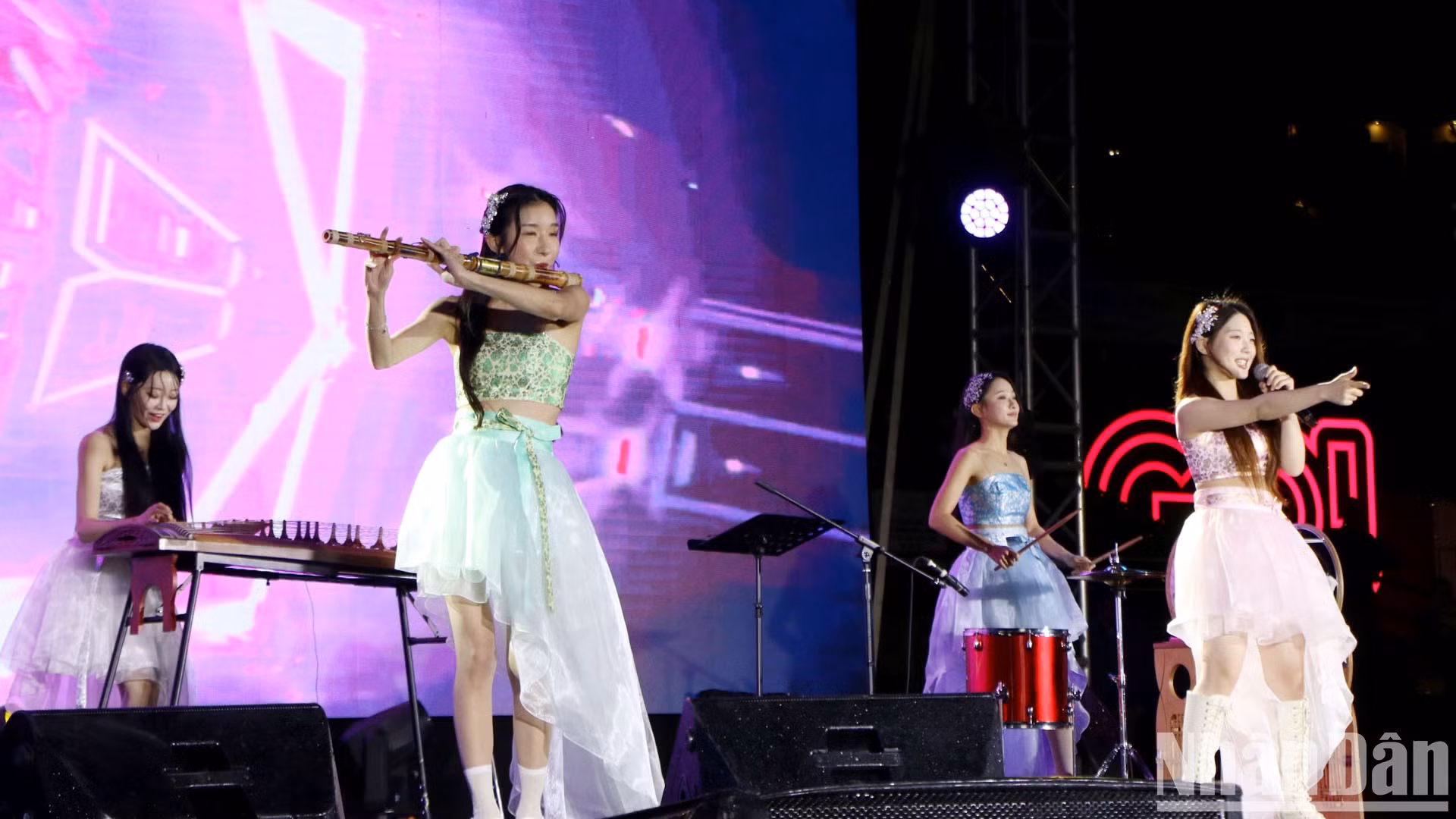 Actuación de la banda surcoreana Queen.