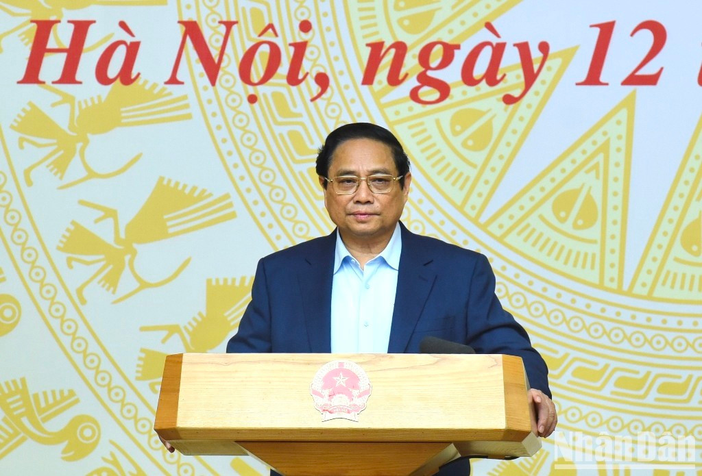 El premier vietnamita, Pham Minh Chinh, presidente del Consejo Central de Emulación y Recompensas, habla en el evento.