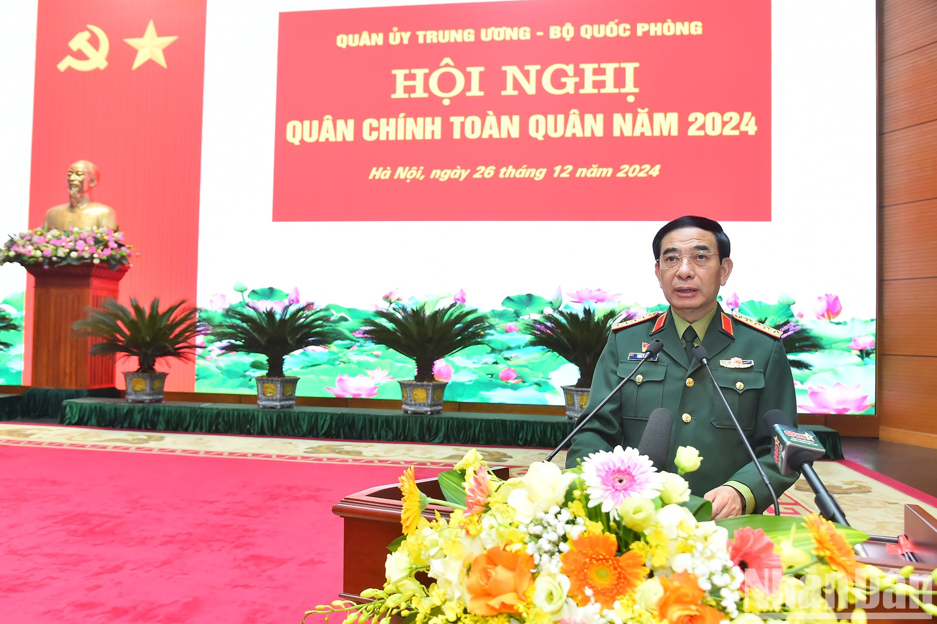 El ministro de Defensa, Phan Van Giang, pronuncia un discurso de apertura. El ministro de Defensa, Phan Van Giang, pronuncia un discurso de apertura.