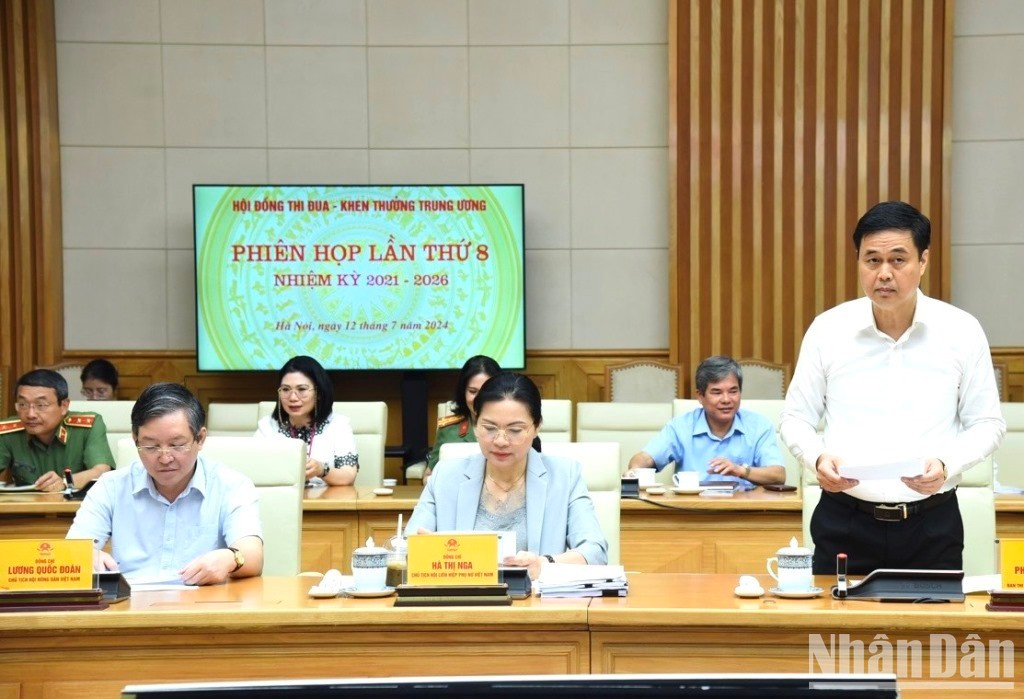 El jefe del Comité Central de Emulación y Recompensas, Pham Huy Giang.