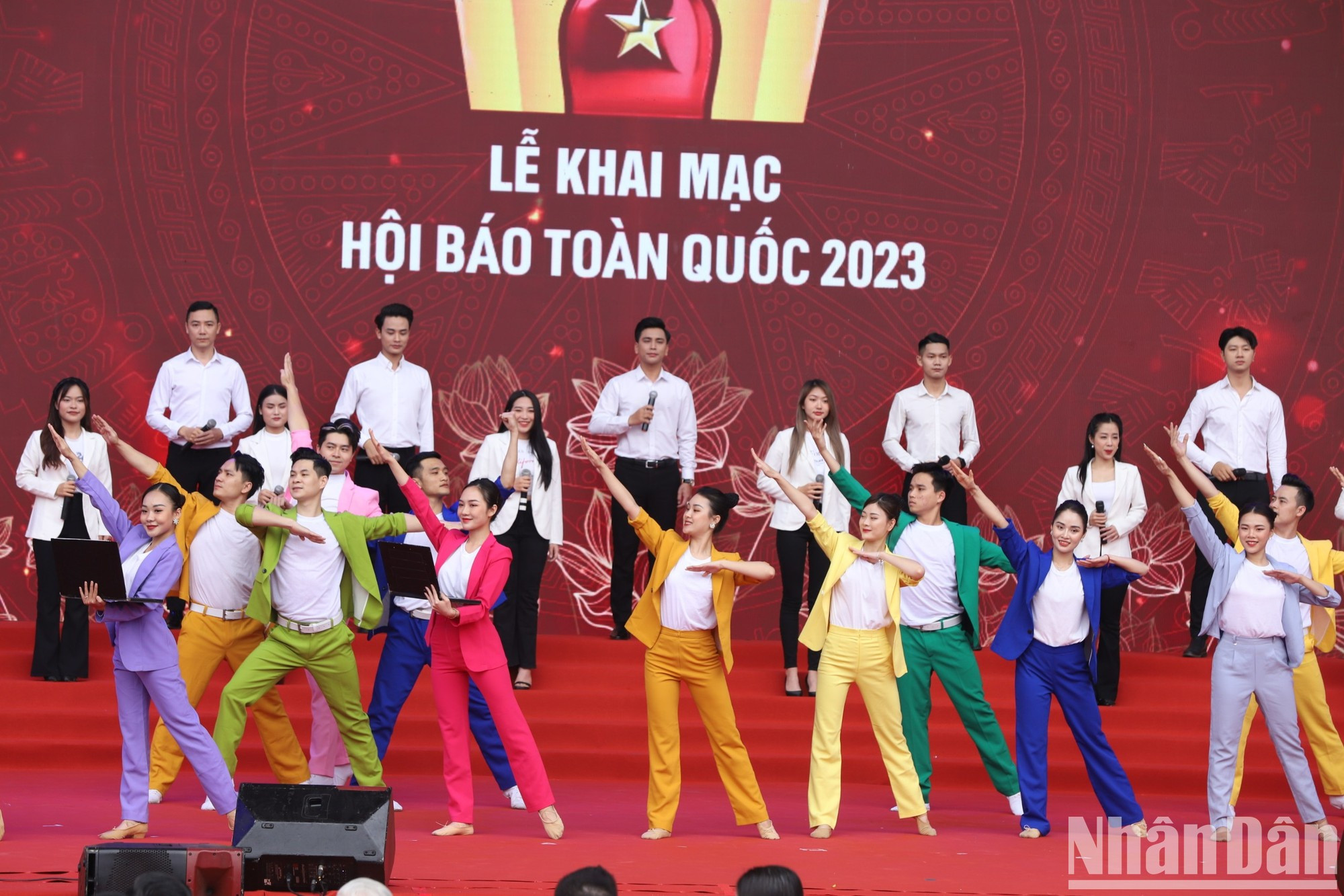 Una actuación artística en el acto. Una actuación artística en el acto.