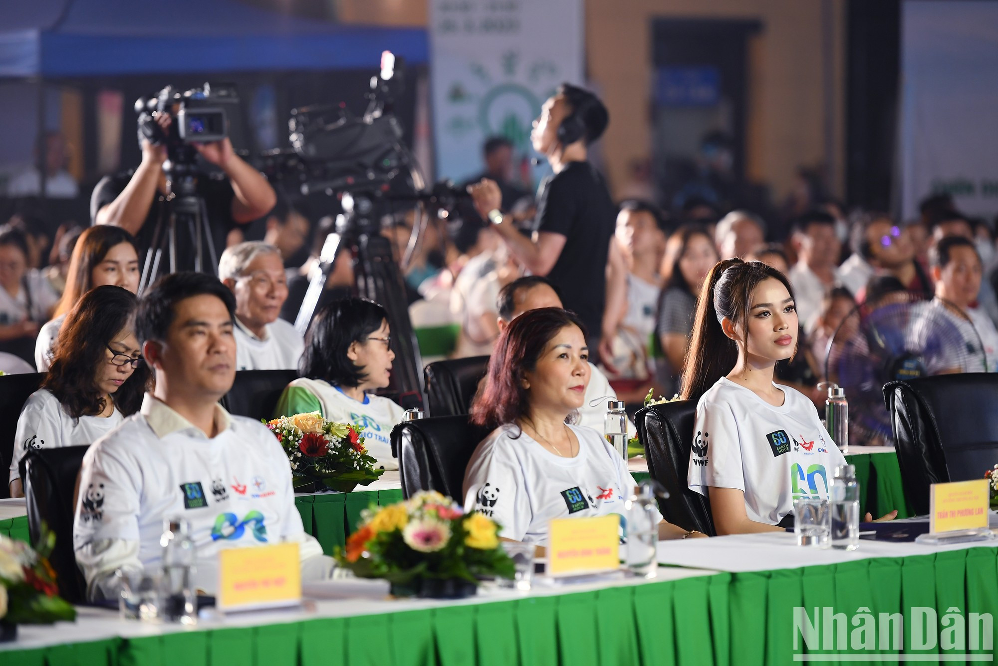 Asistentes a la ceremonia. Asistentes a la ceremonia.