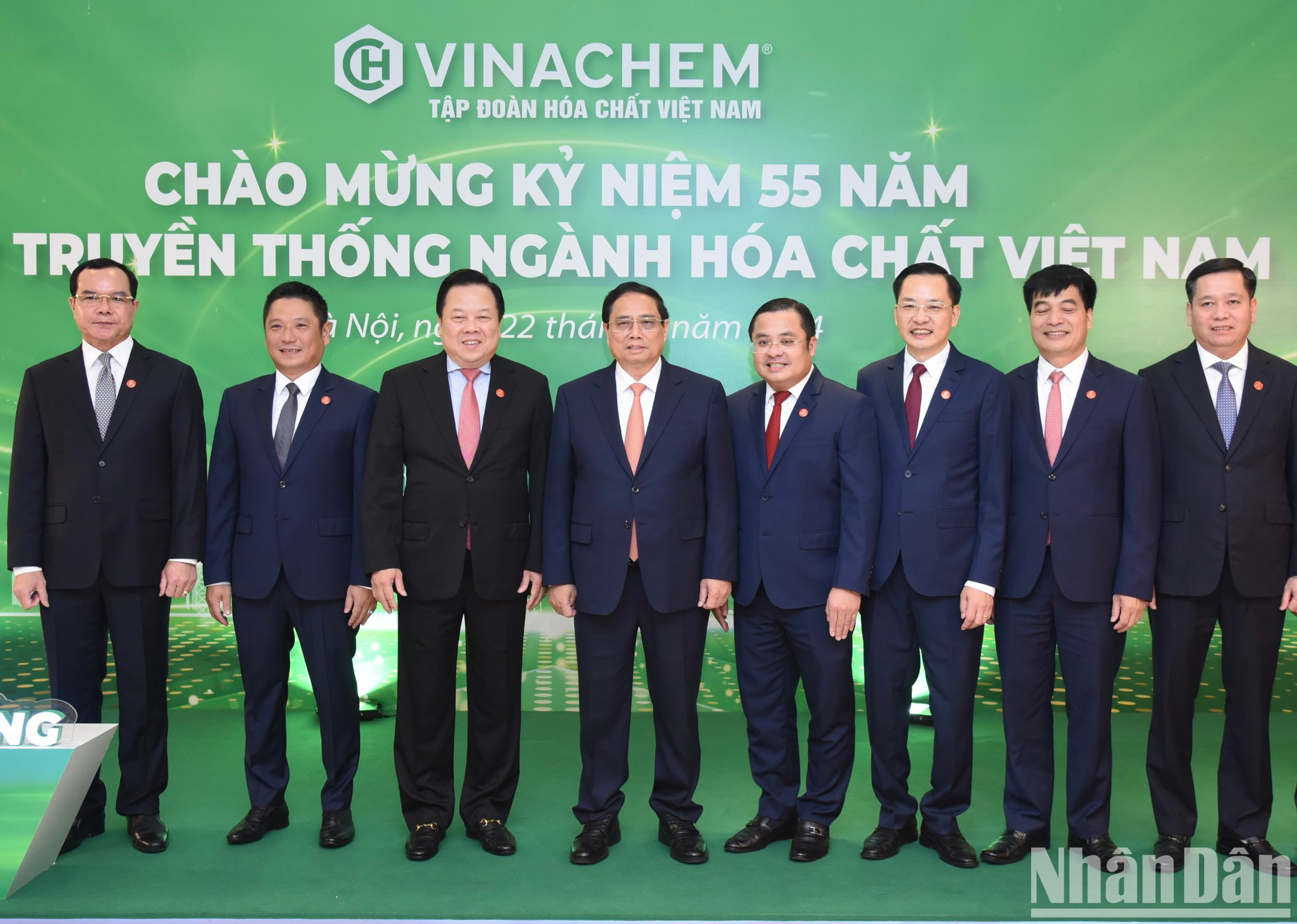 El premier vietnamita, Pham Minh Chinh, y delegados en la cita.