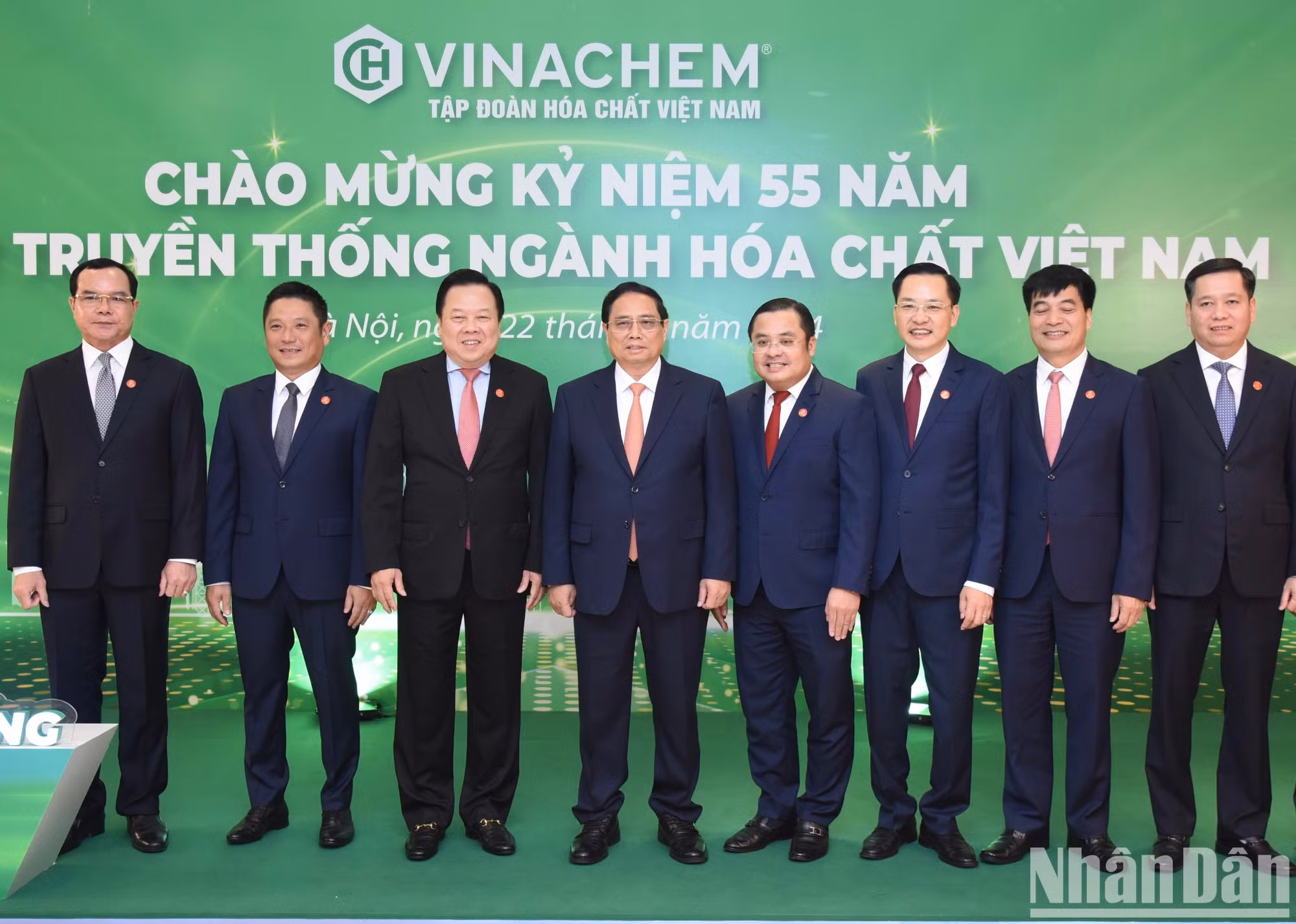 El premier vietnamita, Pham Minh Chinh, y delegados en la cita.