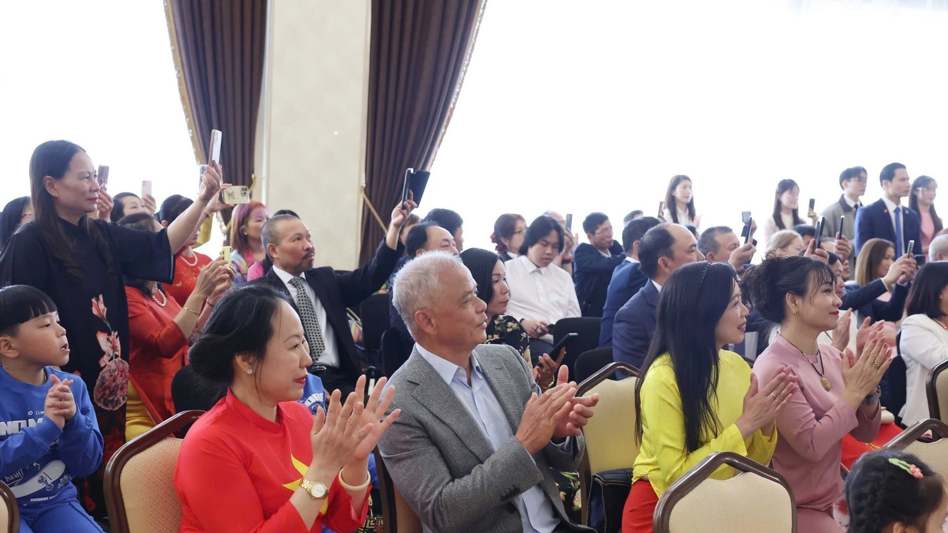 Representantes de la comunidad vietnamita en Bielorrusia en el evento. (Foto: Thong Nhat/VNA)