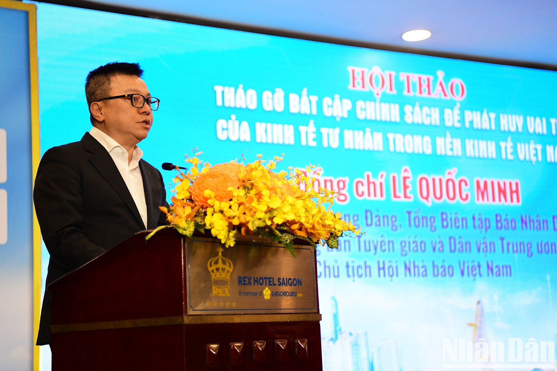 Le Quoc Minh, miembro del Comité Central del Partido Comunista de Vietnam (PCV), presidente-editor de Nhan Dan, subjefe de la Comisión de Propaganda y Movilización de Masas del Comité Central del PCV y presidente de la Asociación Nacional de Periodistas, habla en la cita. Le Quoc Minh, miembro del Comité Central del Partido Comunista de Vietnam (PCV), presidente-editor de Nhan Dan, subjefe de la Comisión de Propaganda y Movilización de Masas del Comité Central del PCV y presidente de la Asociación Nacional de Periodistas, habla en la cita.
