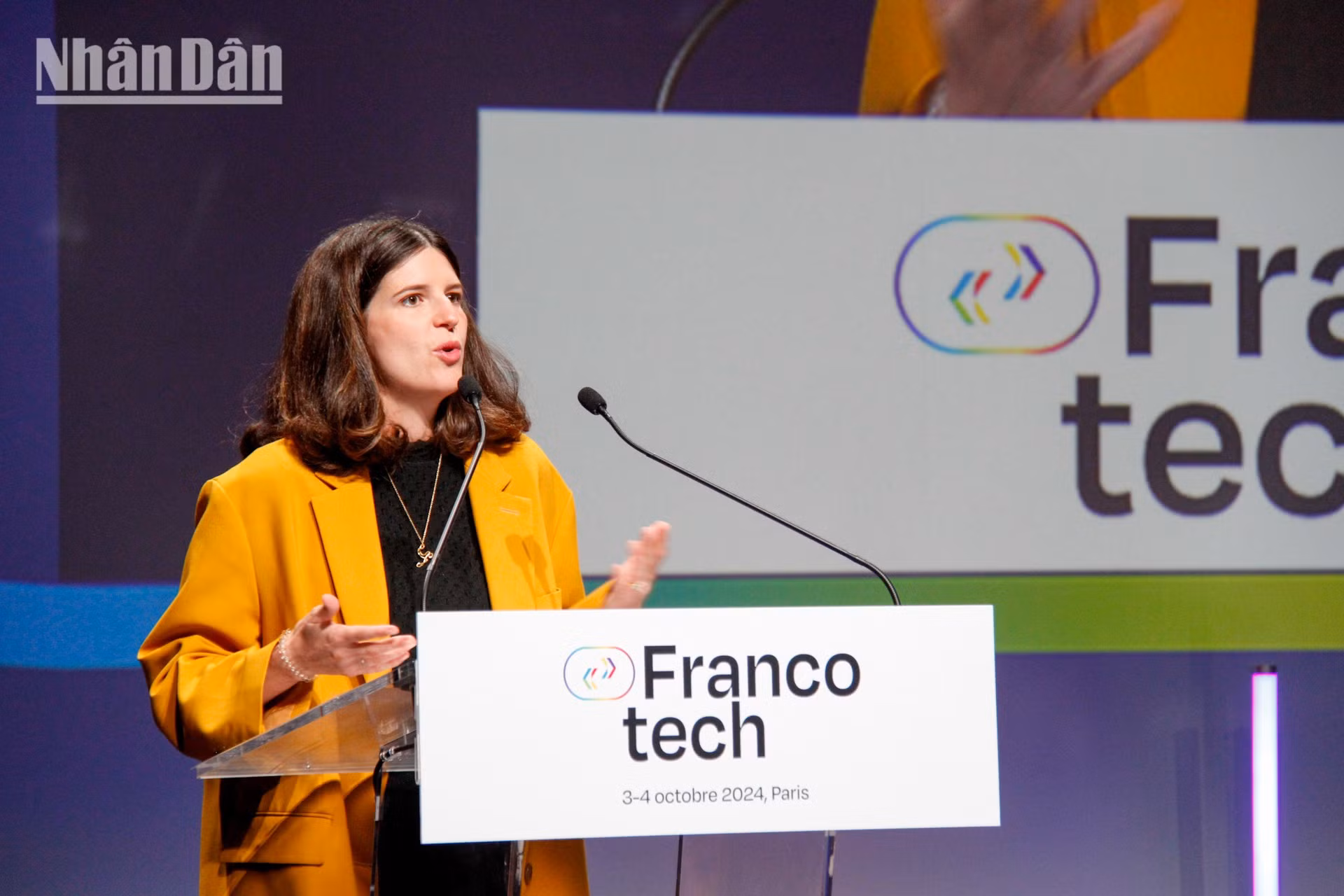 Clara Chappaz interviene en la cita. FrancoTech, que tiene lugar el 3 y el 4 de octubre, está organizado por iniciativa del presidente de Francia, Emmanuel Macron, a fin de crear un nuevo impulso a la comunidad francófona a través del aspecto económico, crear valor en el espacio económico francófono y fomentar los encuentros comerciales. (Foto: KHAI HOAN)