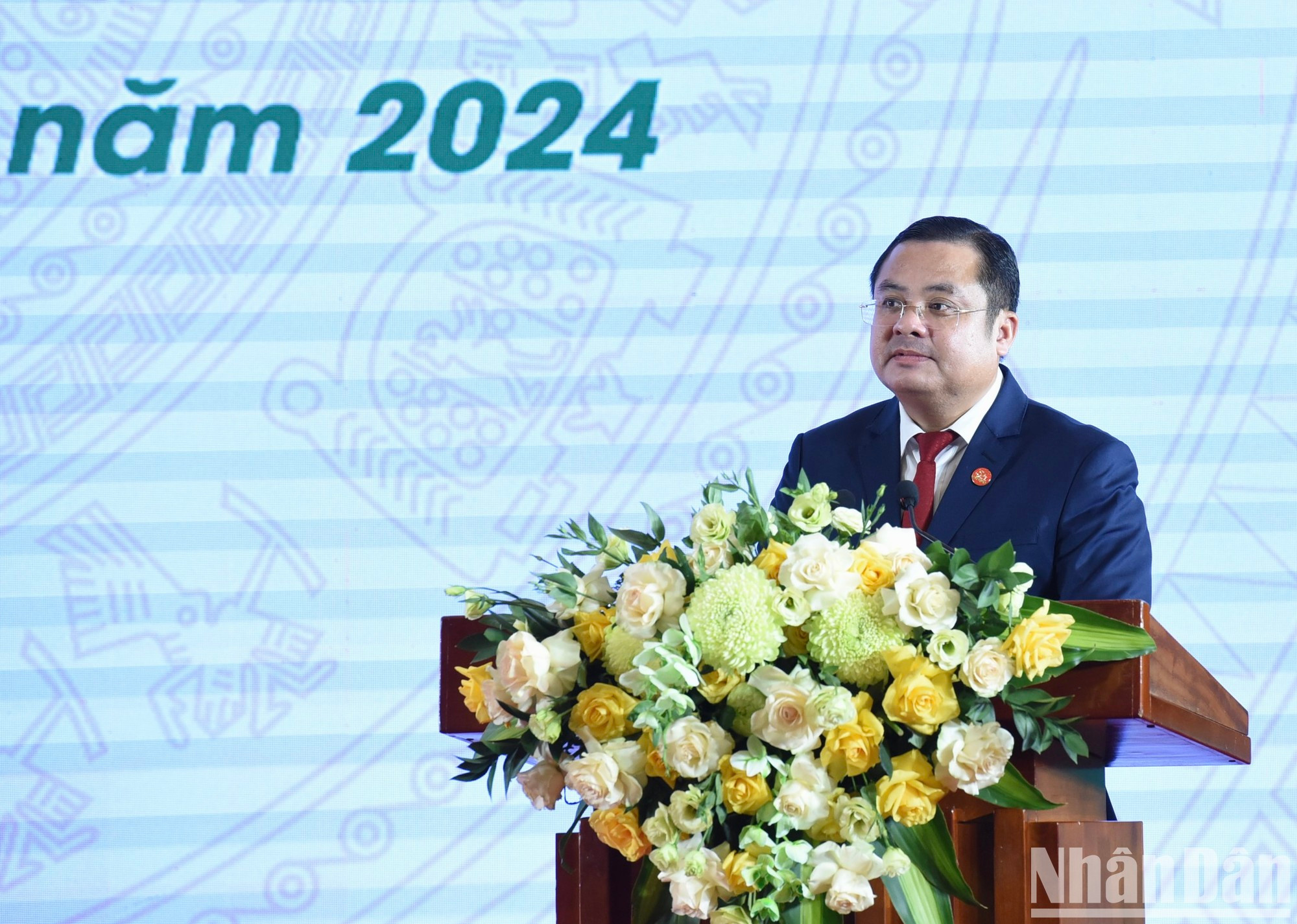 El presidente del Grupo Nacional de Químicas, Phung Quang Hiep, pronuncia un discurso.