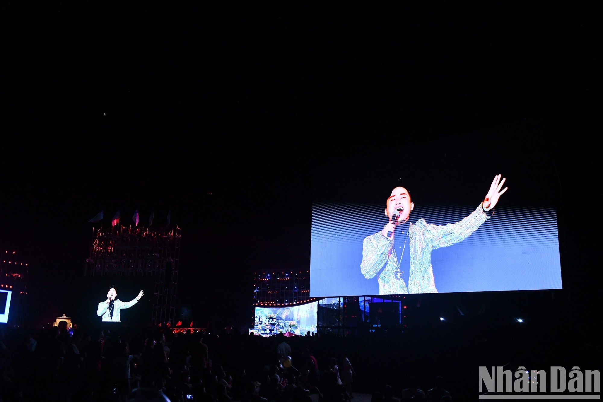 La "tierra del fuego", Quang Tri, una vez devastada por la guerra, ahora emerge con fuerza, reafirmando una nueva vitalidad con el deseo y la voluntad de desarrollarse cada vez más. La "tierra del fuego", Quang Tri, una vez devastada por la guerra, ahora emerge con fuerza, reafirmando una nueva vitalidad con el deseo y la voluntad de desarrollarse cada vez más.