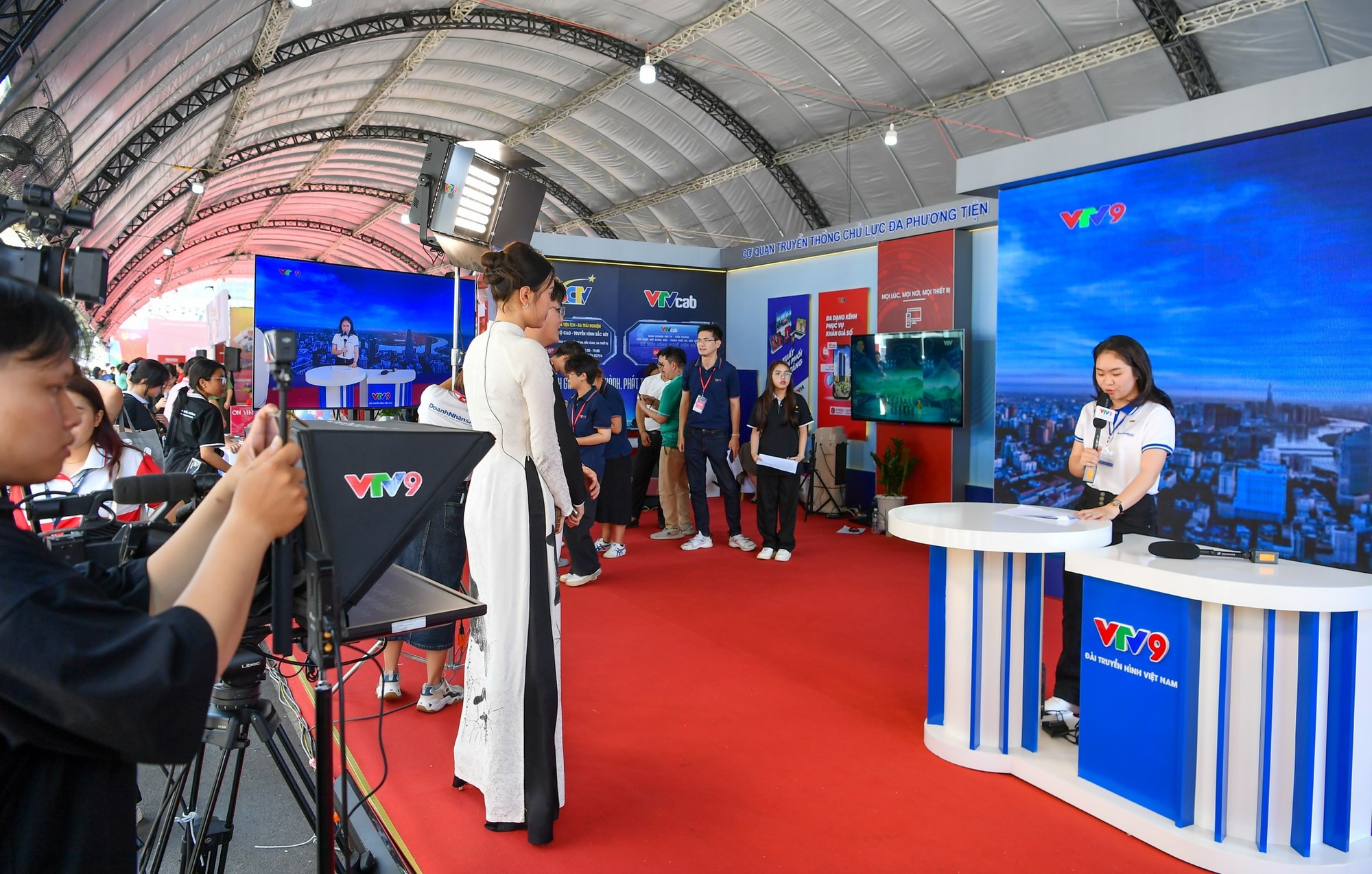 El stand de la Televisión de Vietnam. El stand de la Televisión de Vietnam.