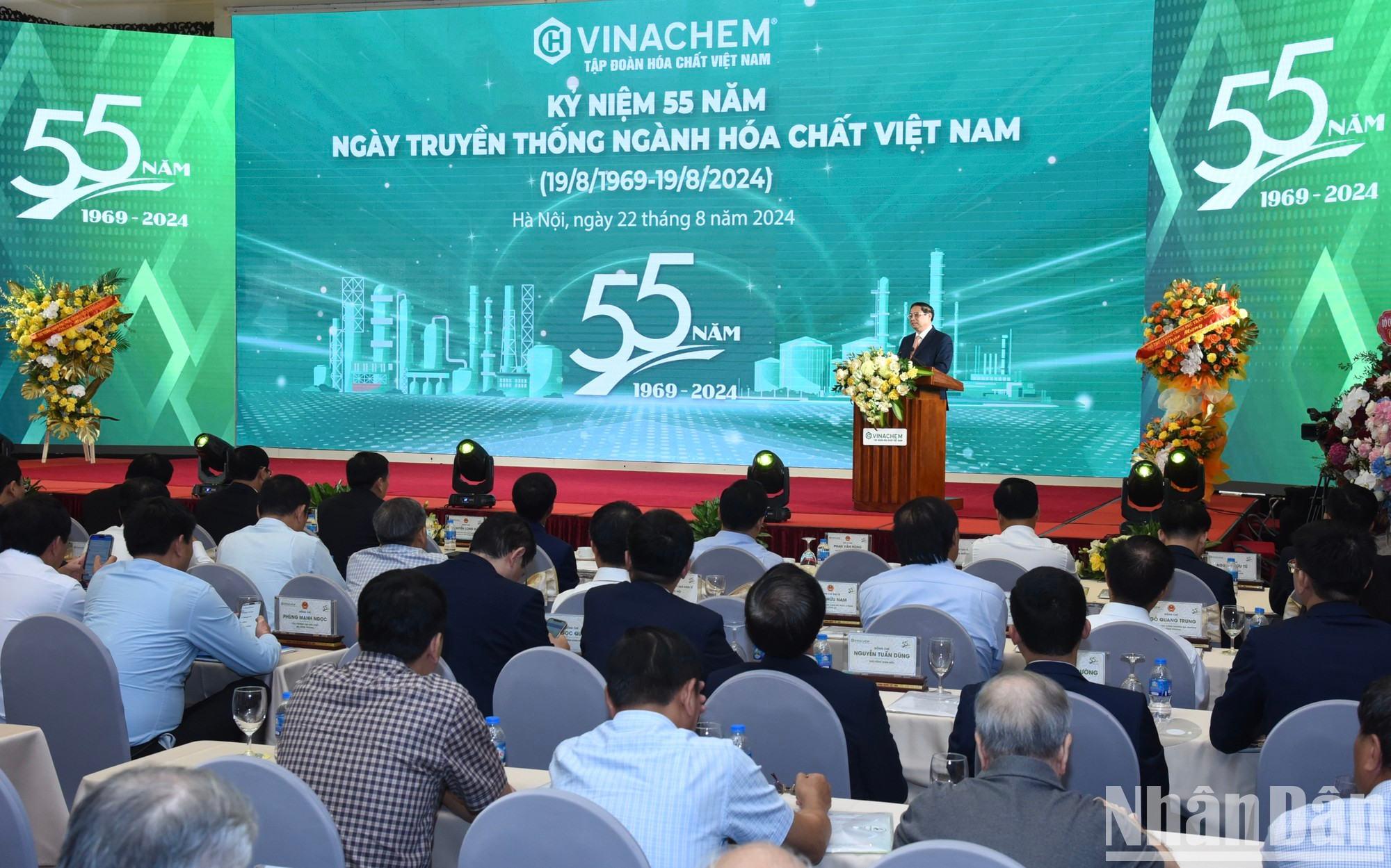 Minh Chinh expresó su confianza en que con la estrategia correcta, los planes y soluciones sincrónicas, especialmente, el espíritu de solidaridad y responsabilidad, el Grupo Nacional de Químicas continuará promoviendo su tradición de 55 años y cumpliendo con éxito todas las tareas asignadas.