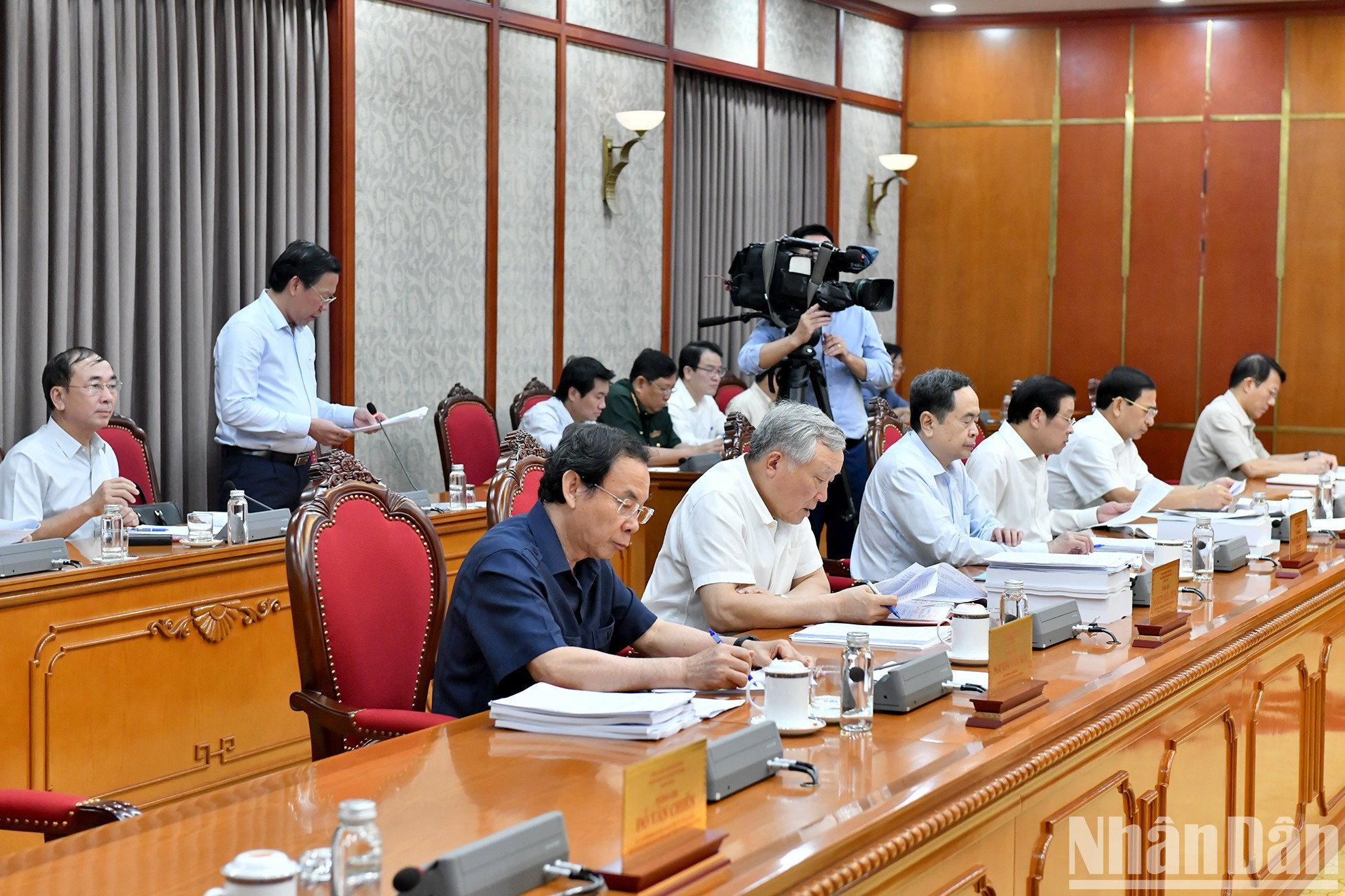 Altos funcionarios del Partido y del Estado y asistentes a la cita. Altos funcionarios del Partido y del Estado y asistentes a la cita.