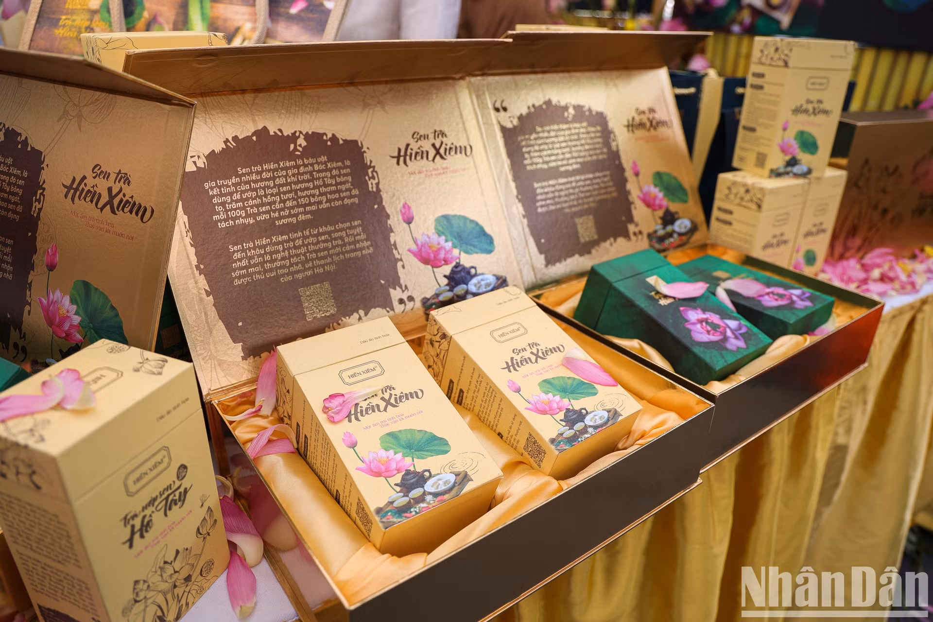 Los productos de té de loto con diseños diversos y lujosos.