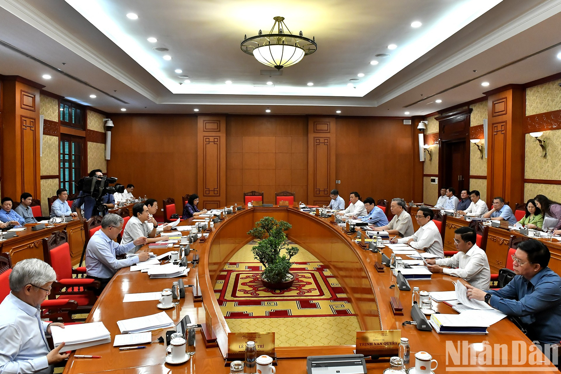 Escena de la reunión. Escena de la reunión.